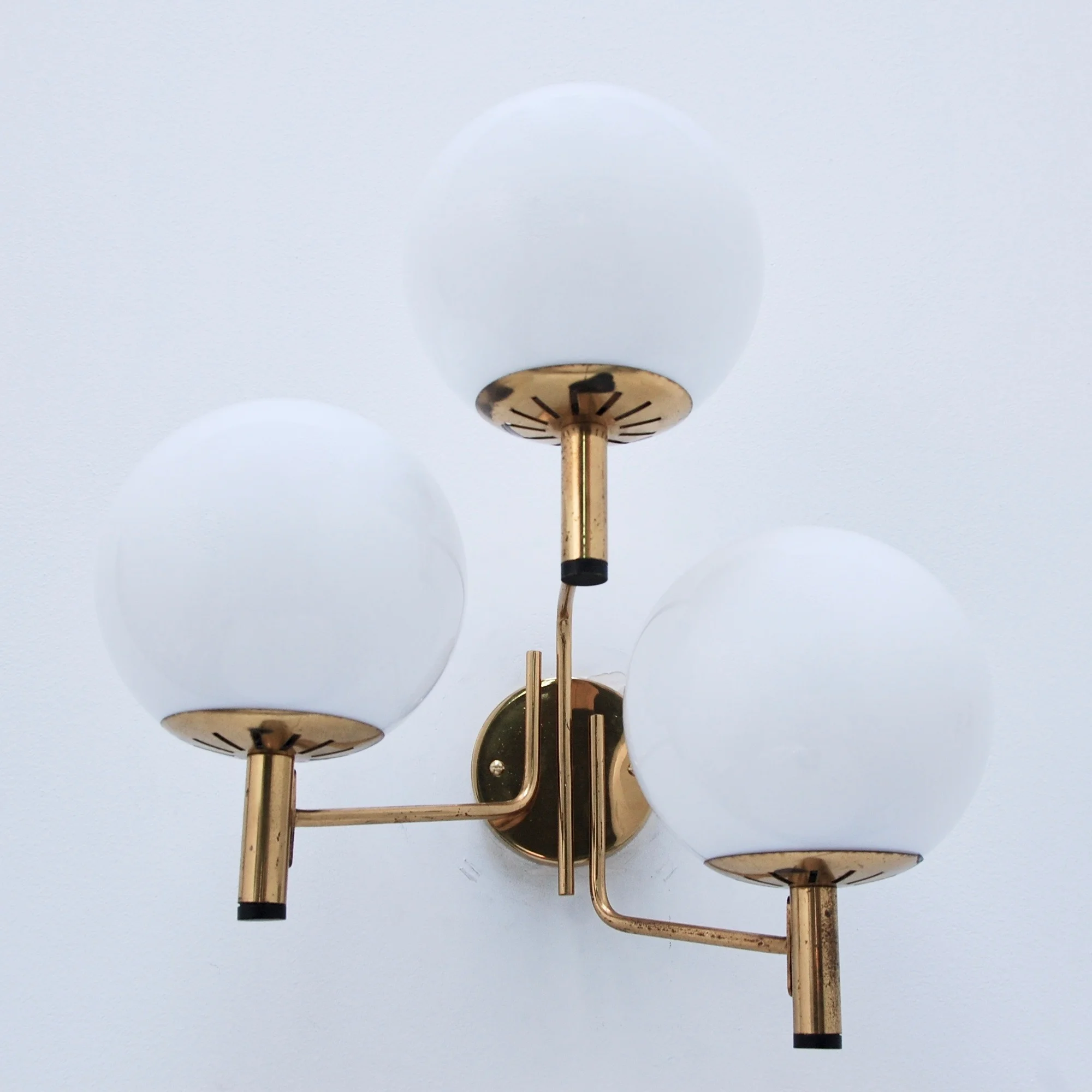 StilnovoThreeGlobeSconces6.jpeg