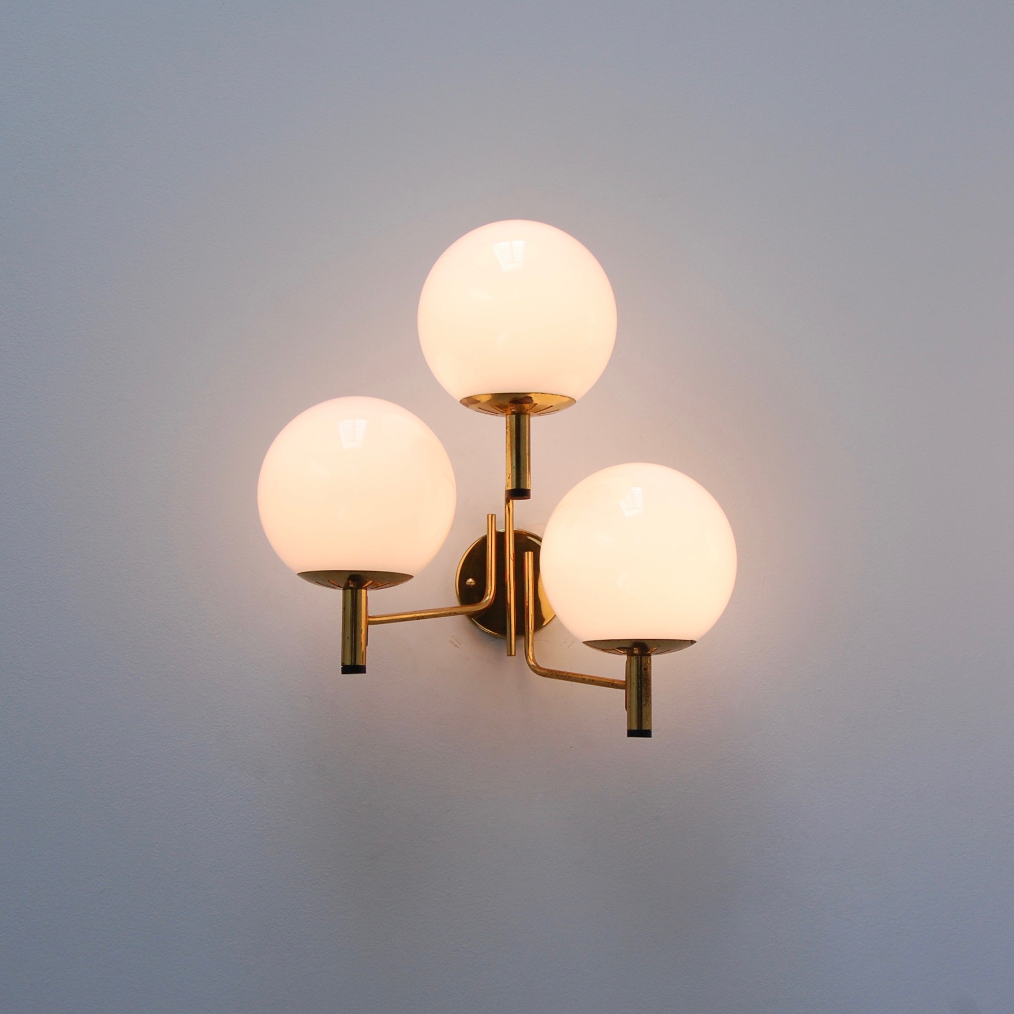 StilnovoThreeGlobeSconces13.jpeg