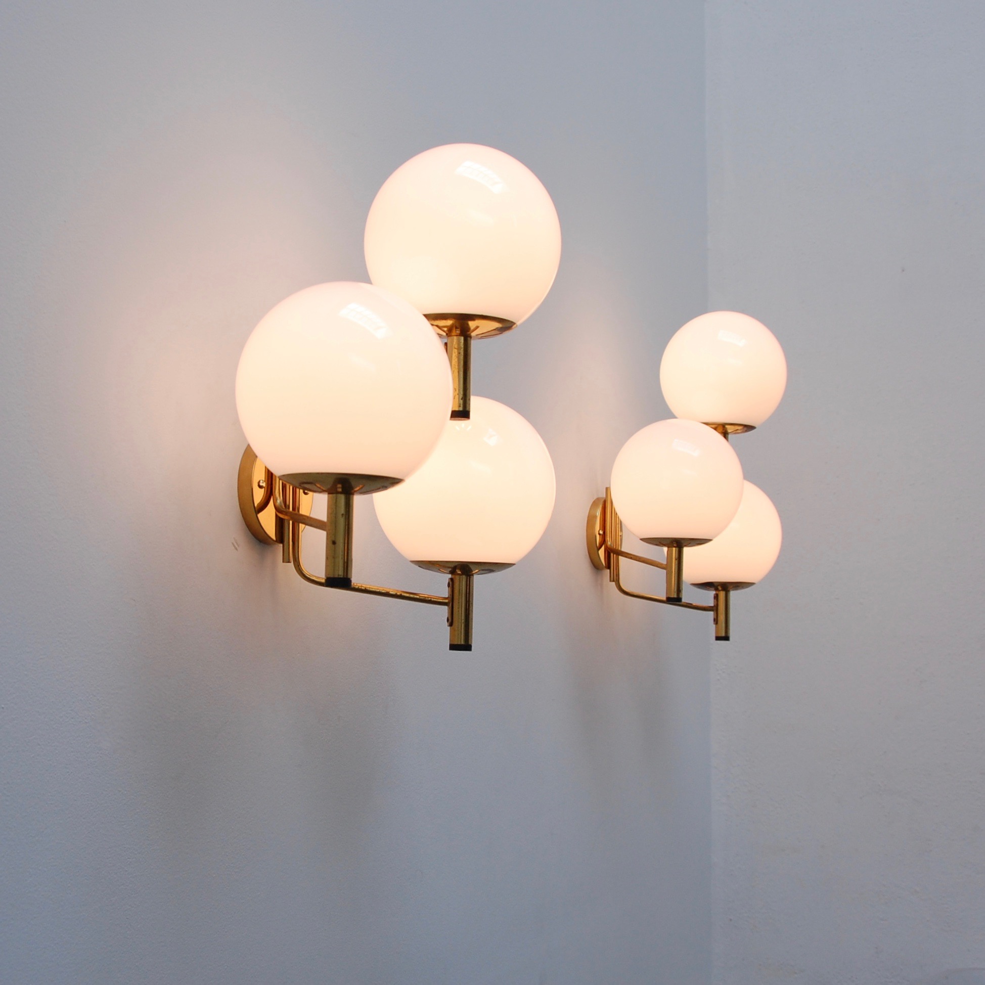 StilnovoThreeGlobeSconces14.jpeg