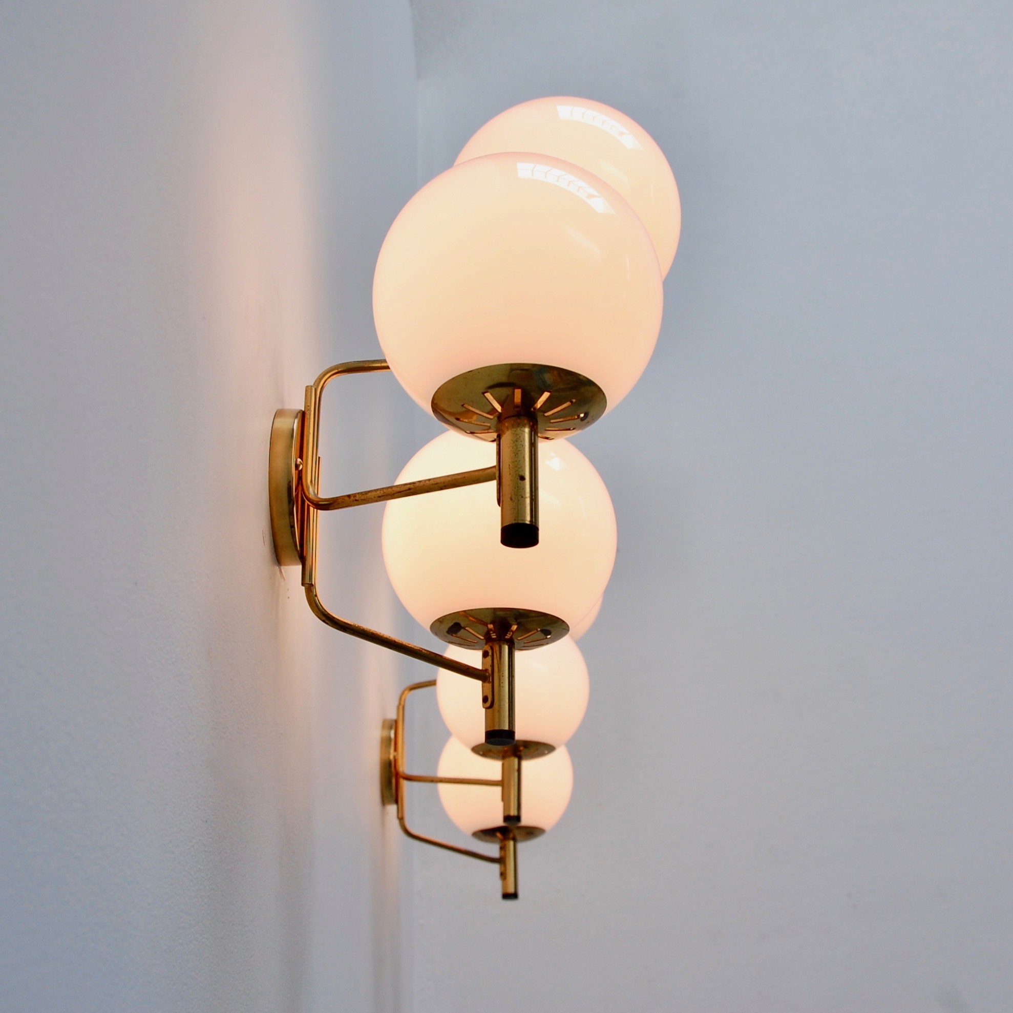 StilnovoThreeGlobeSconces15.jpeg