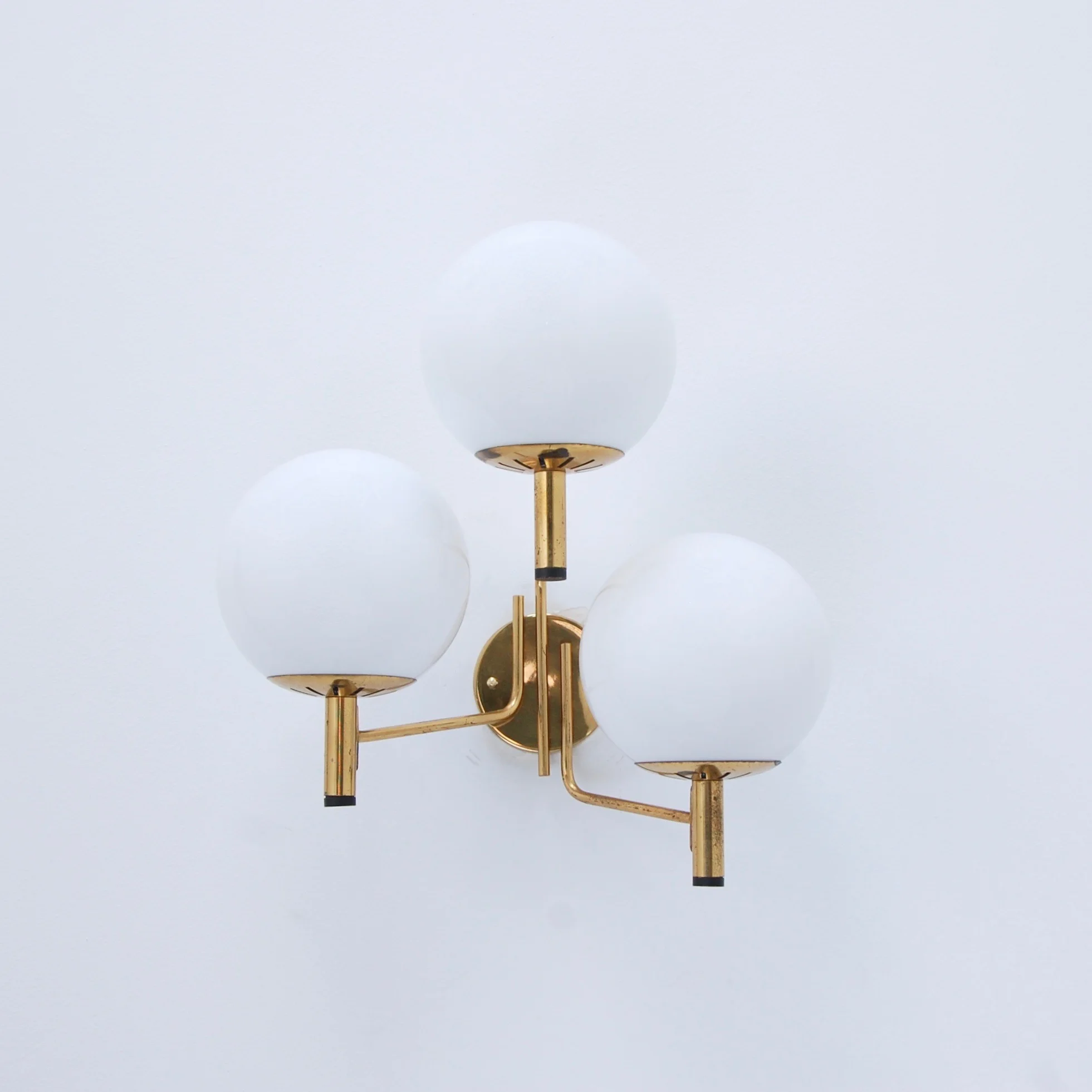 StilnovoThreeGlobeSconces16.jpeg