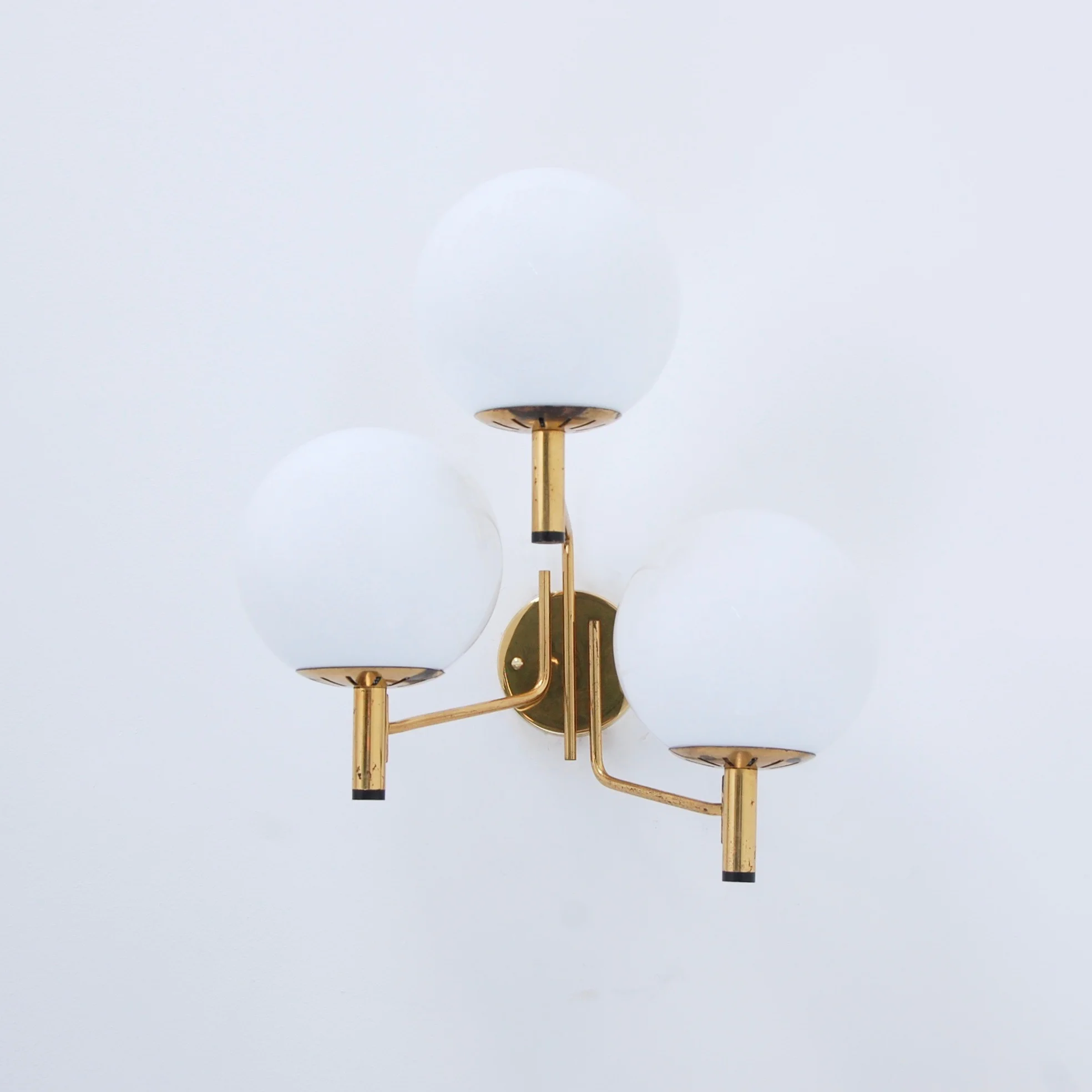 StilnovoThreeGlobeSconces17.jpeg