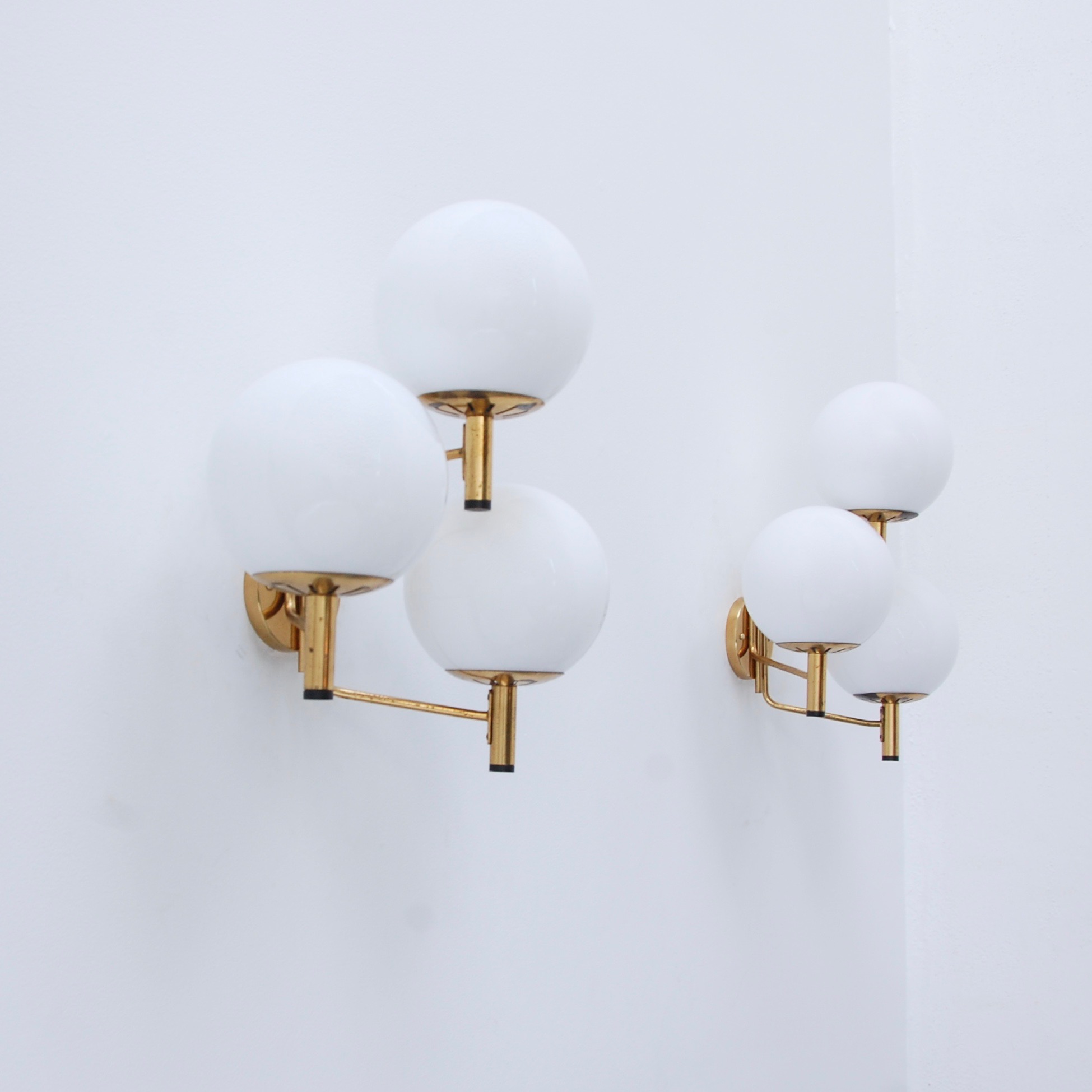 StilnovoThreeGlobeSconces3.jpeg
