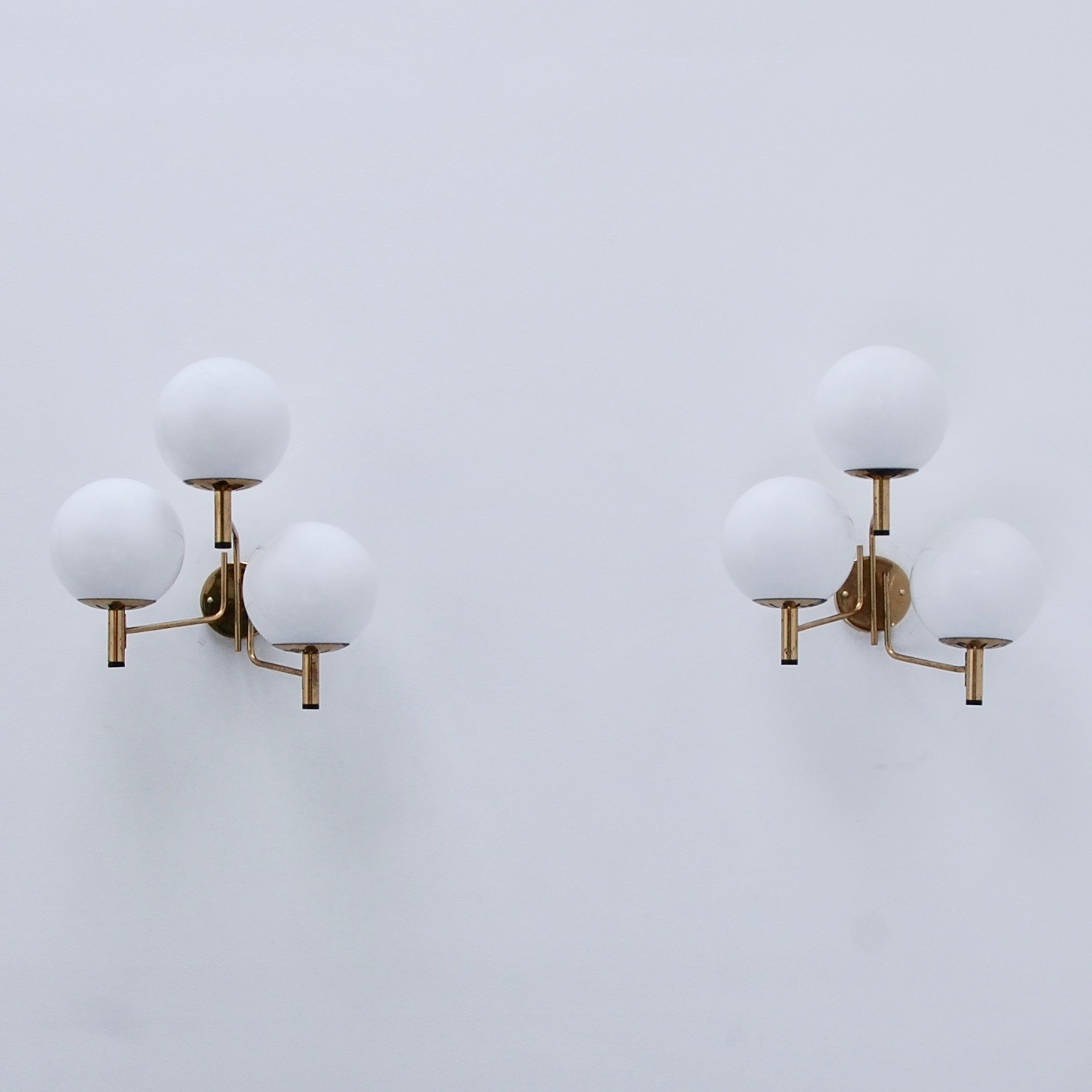 StilnovoThreeGlobeSconces8.jpeg