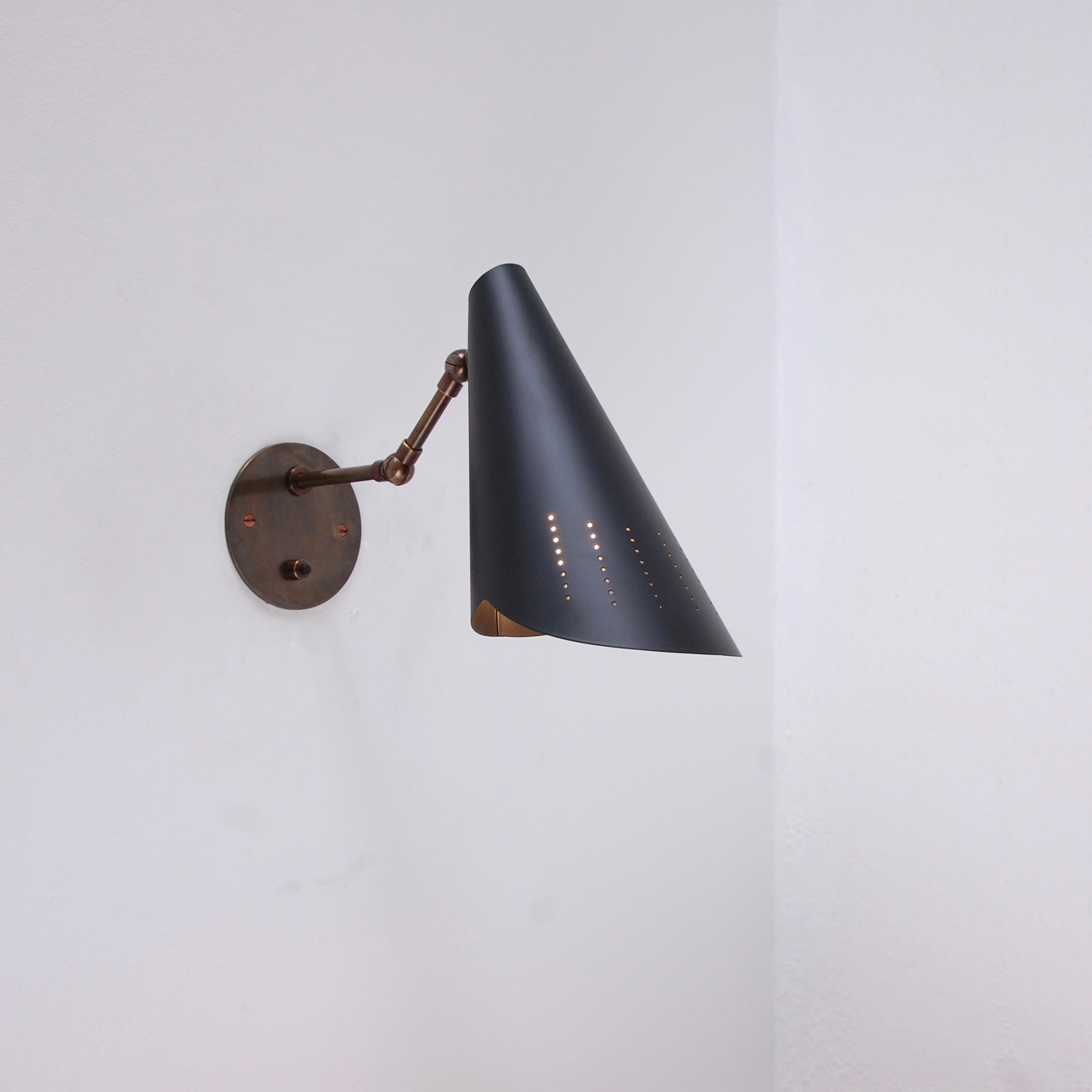 AmericanArticulatedReadingSconces10.jpeg