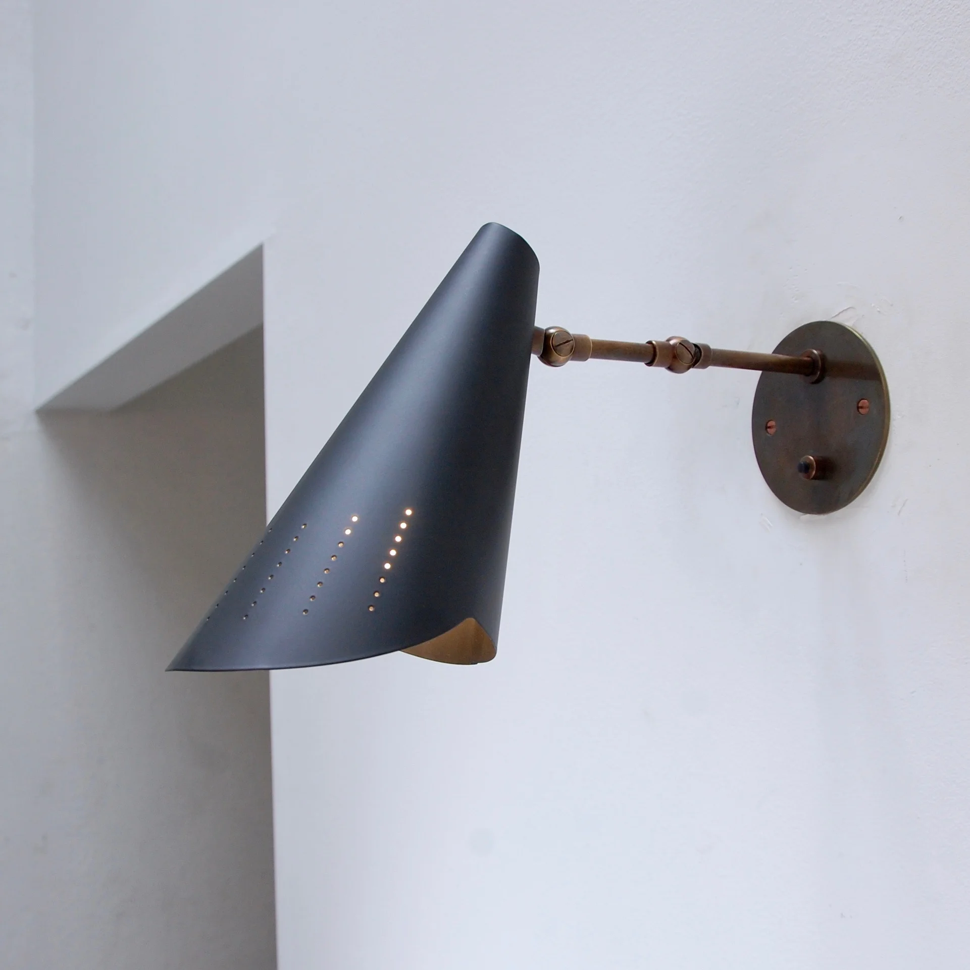 AmericanArticulatedReadingSconces14.jpeg