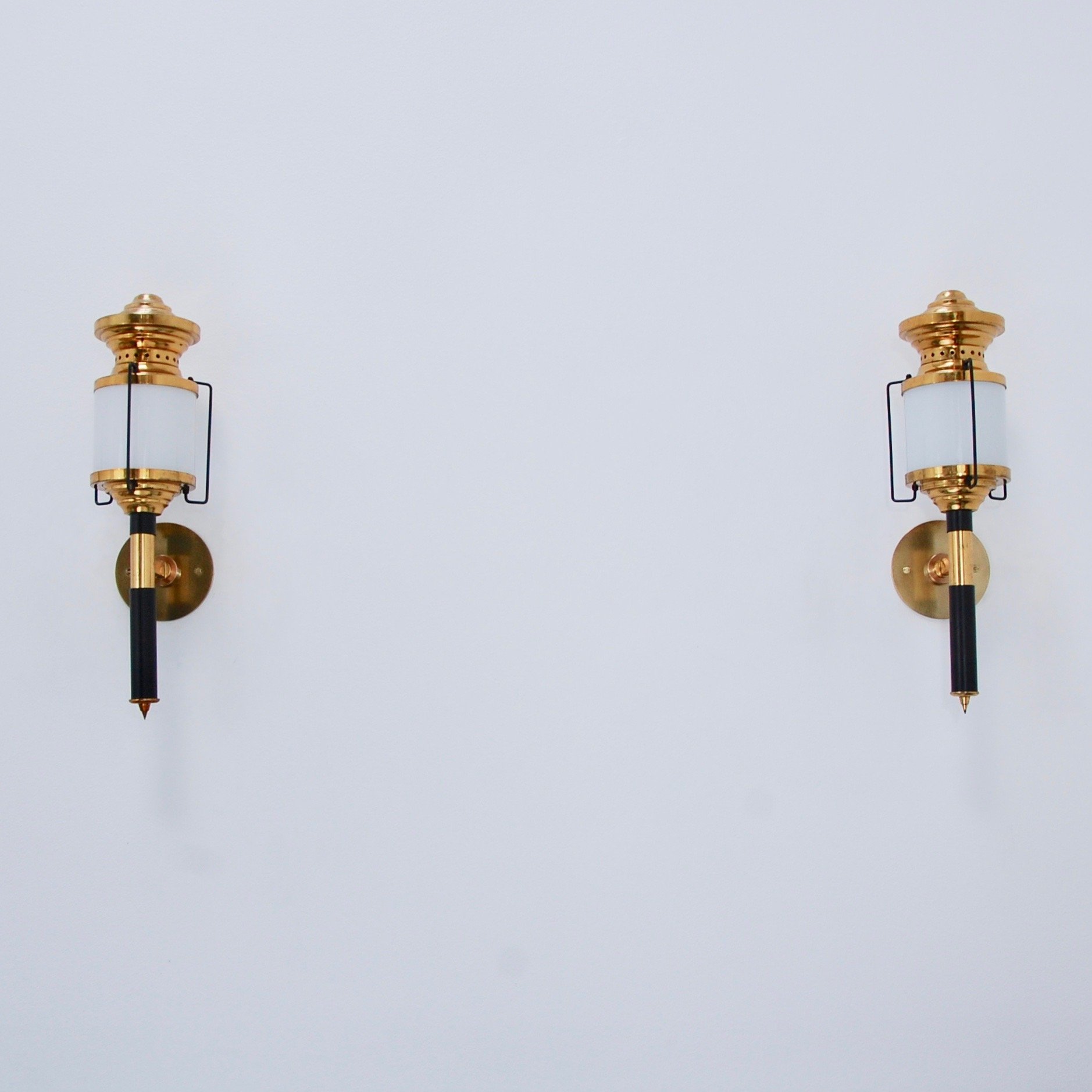 IndoorOutdoorModernistLanterns7.jpg