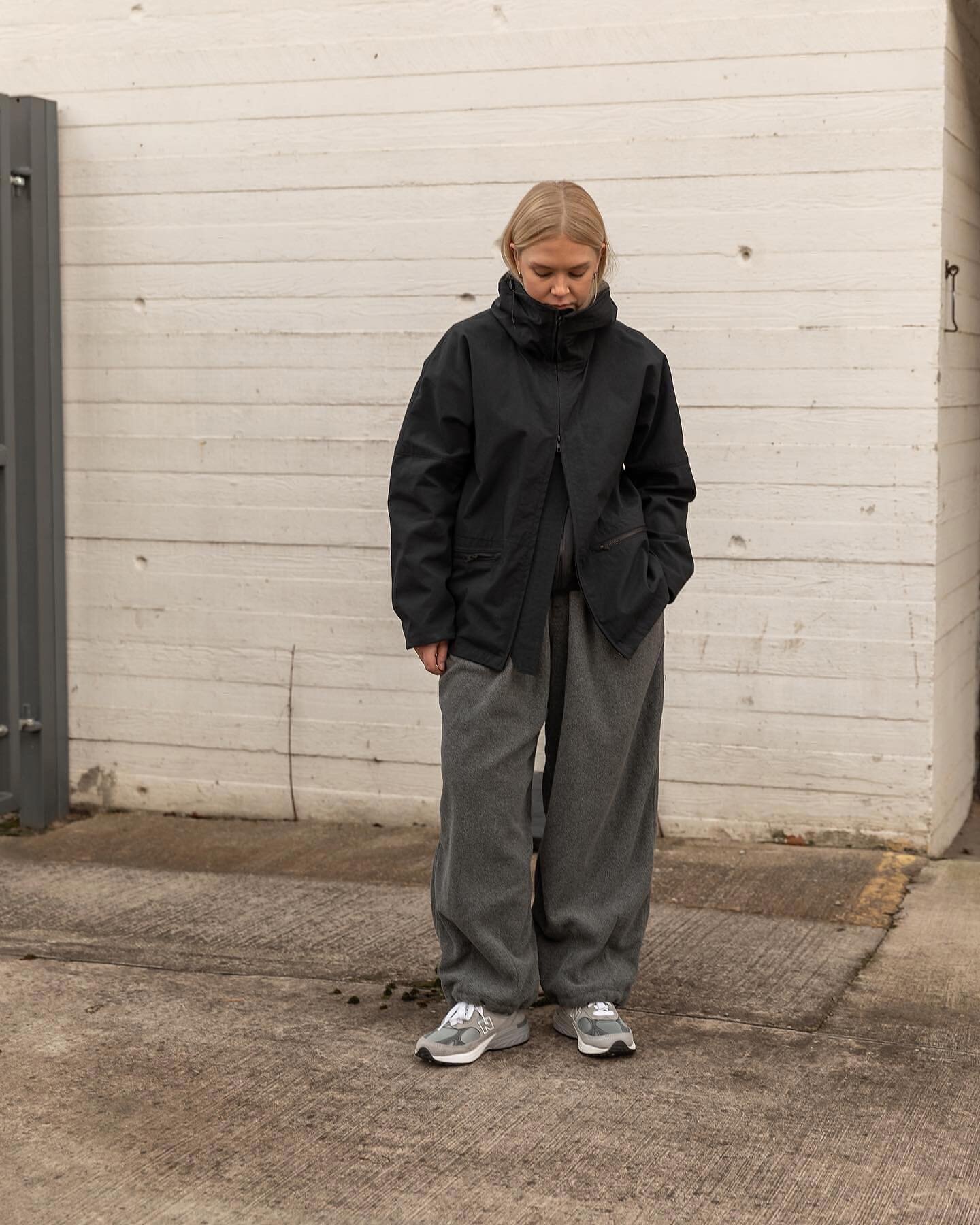 @this.thing.of.ours has nailed these trousers. Wide &amp; made from fleece fabric, it doesn&rsquo;t get much cosier than this 🐼

Paired with @poliquant jacket 
&amp; new balance 993
@goldwin_official under layer