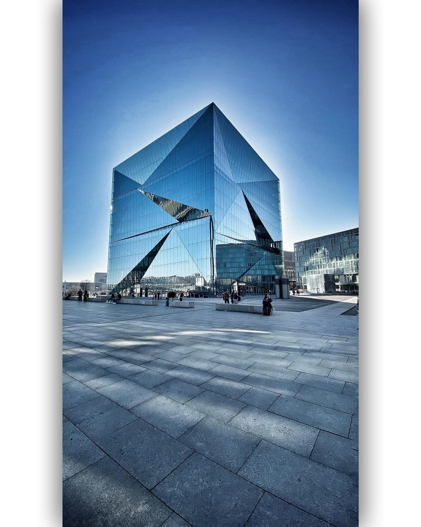 &bull;tesseract&bull;