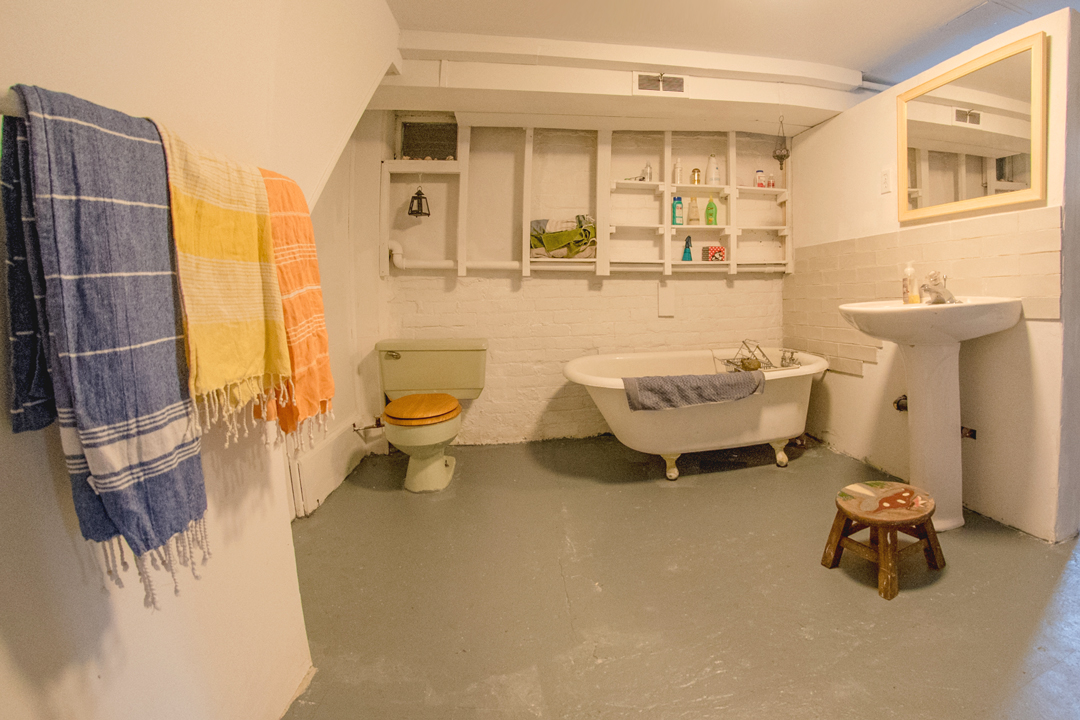 lil-yellow-house-bathroom-alt.jpg