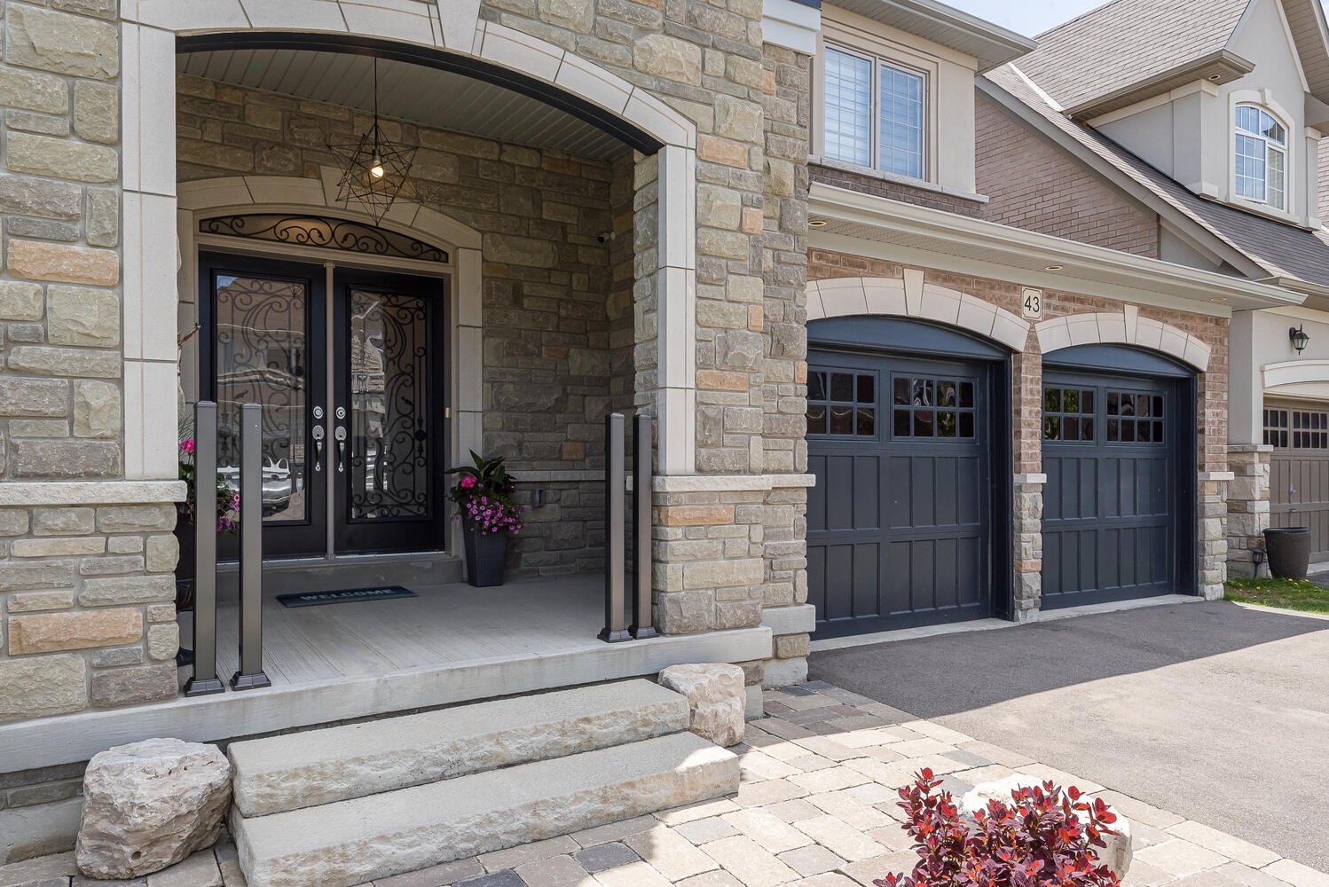 43 Valleyscape Trail Caledon-large-004-005-Front Entry Detail-1499x1000-72dpi.jpg