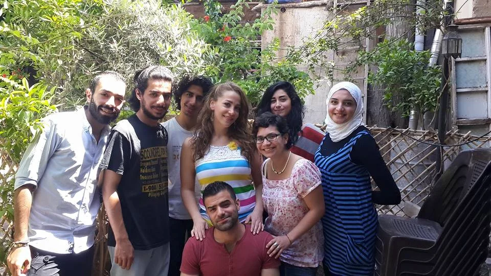Hanin (center) with college students