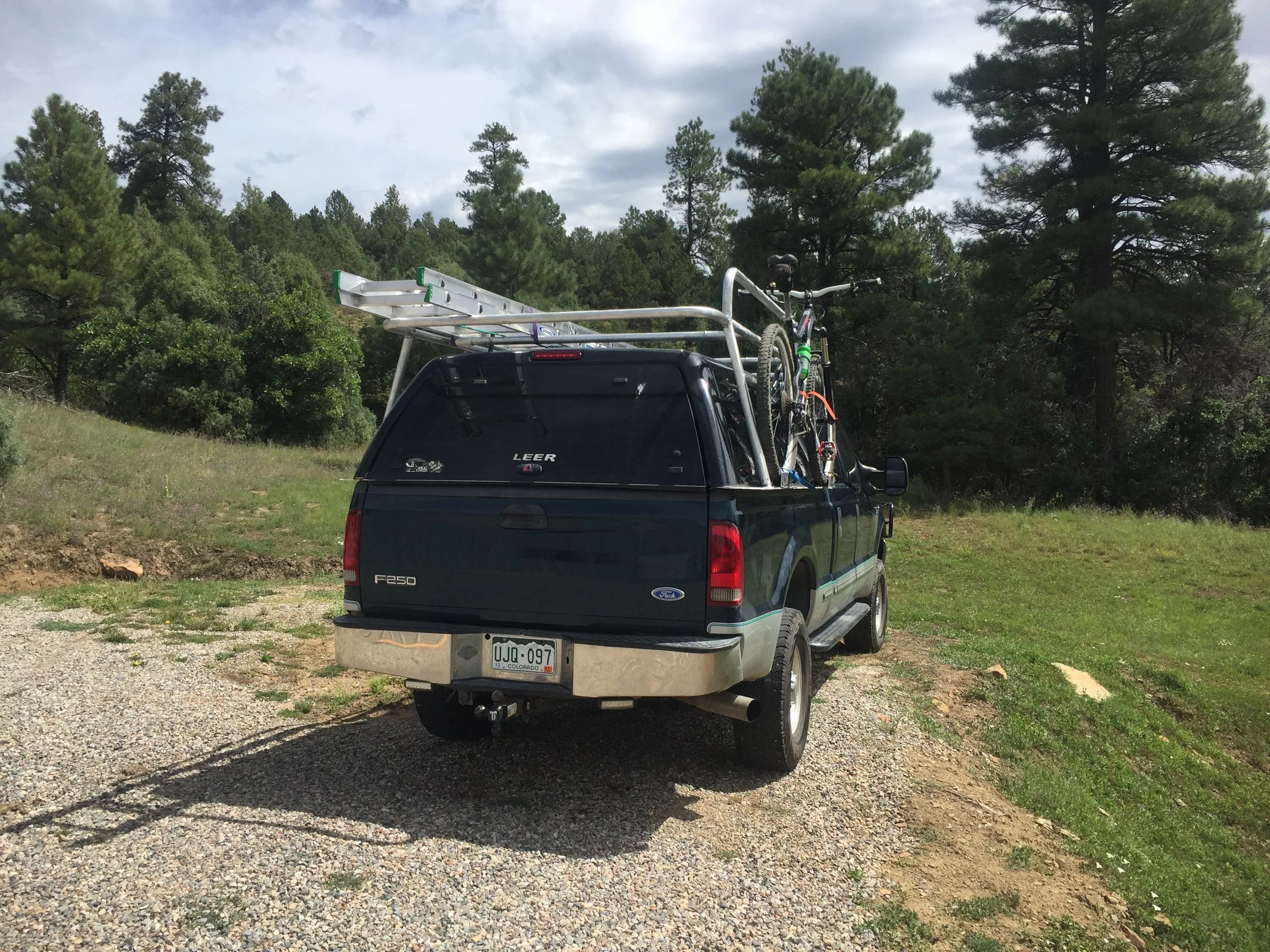 custom aluminium truck rack round tube.JPG (Copy)