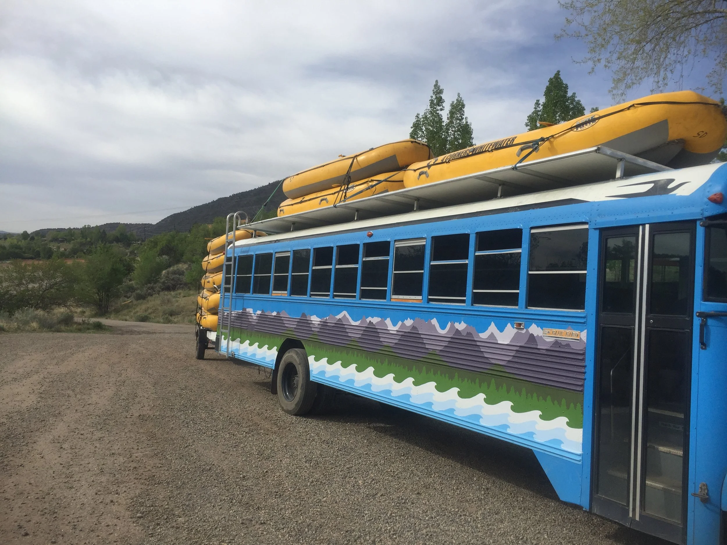 sckool bus aluminum rack.JPG