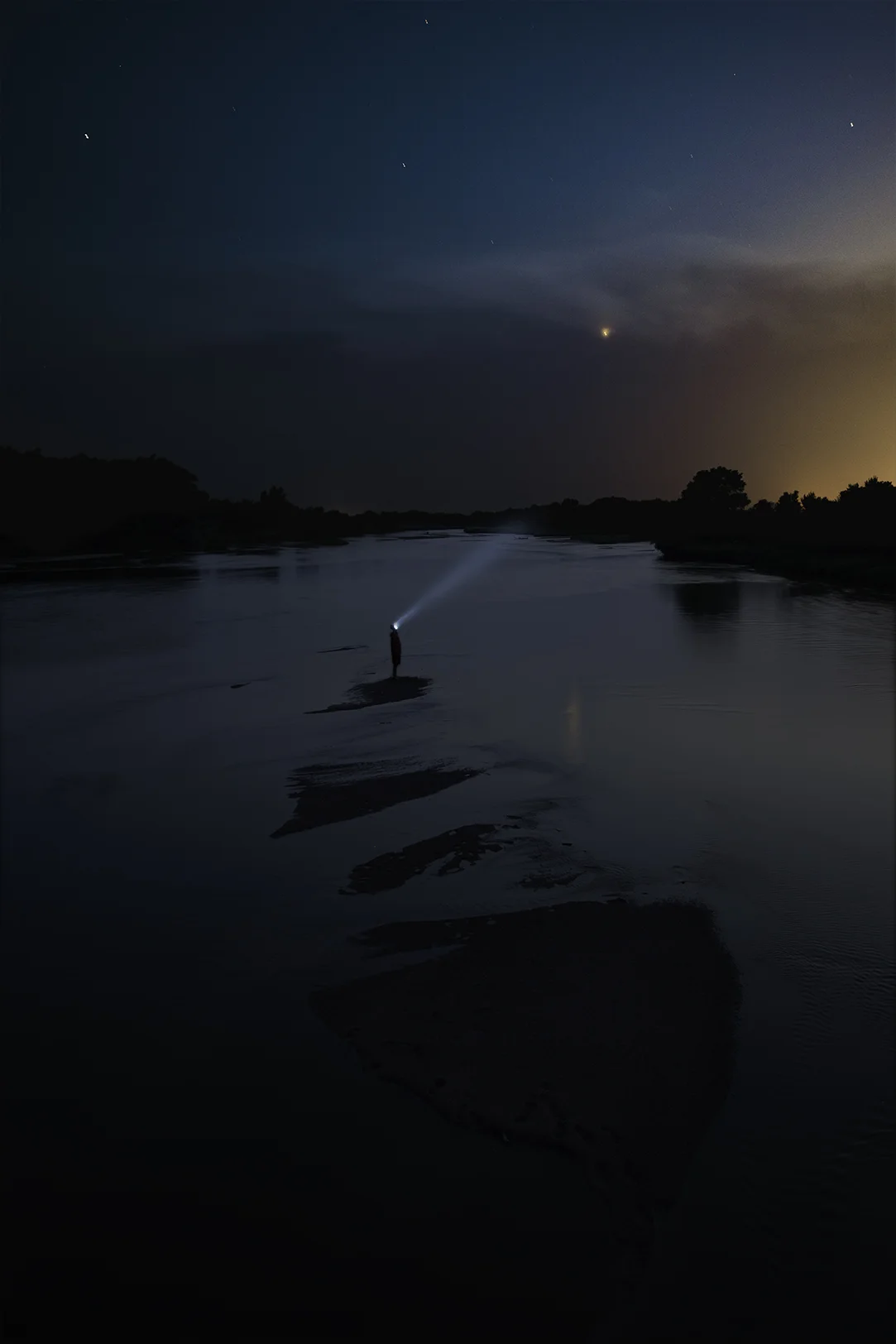 night lightbeam nebraska resized.jpg