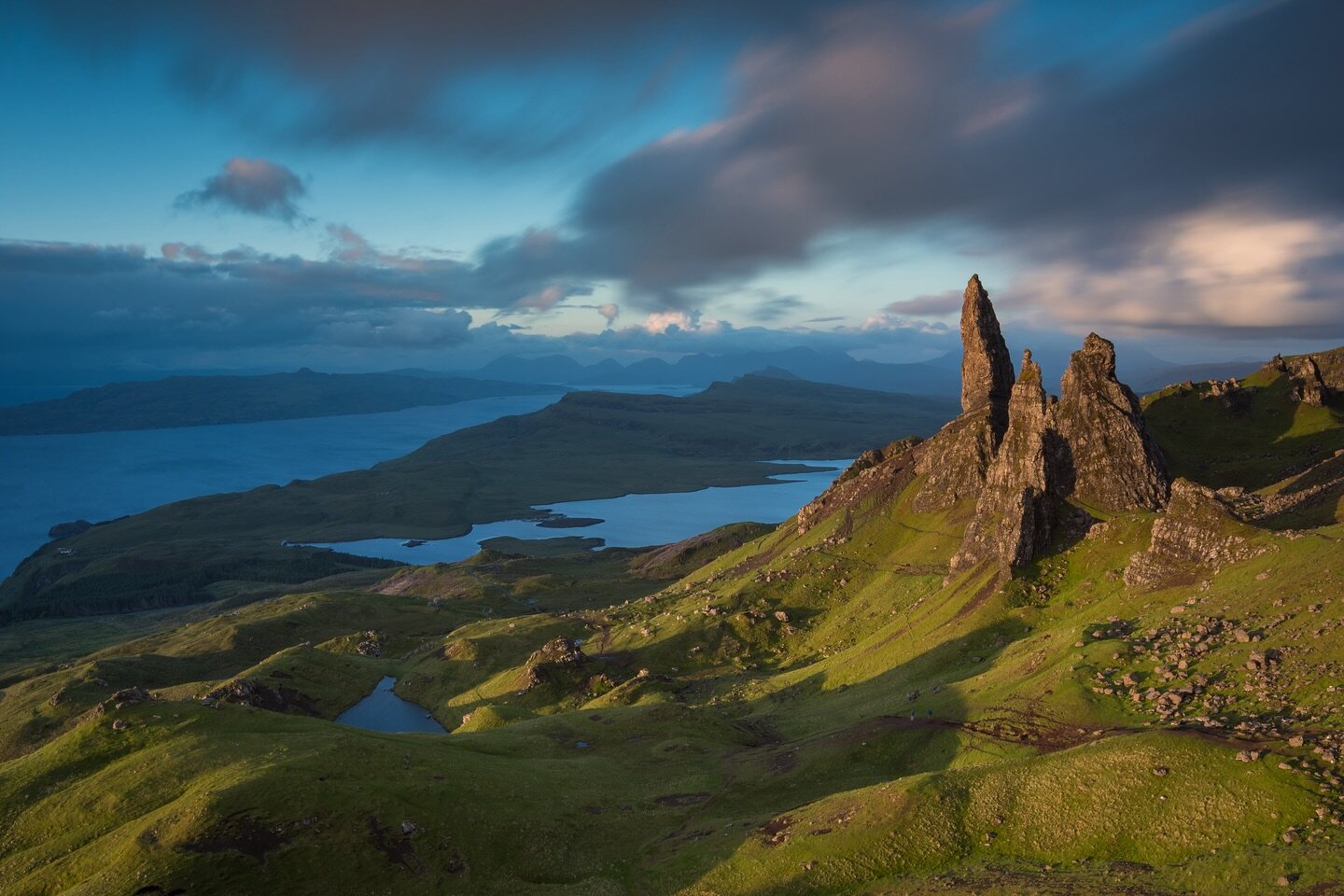 A little throwback morning magic at the Old Man of Storr. Scotland&rsquo;s beauty never ceases to amaze! 🌅✨ #IsleOfSkye #ScottishSunrise #oldmanofstorr