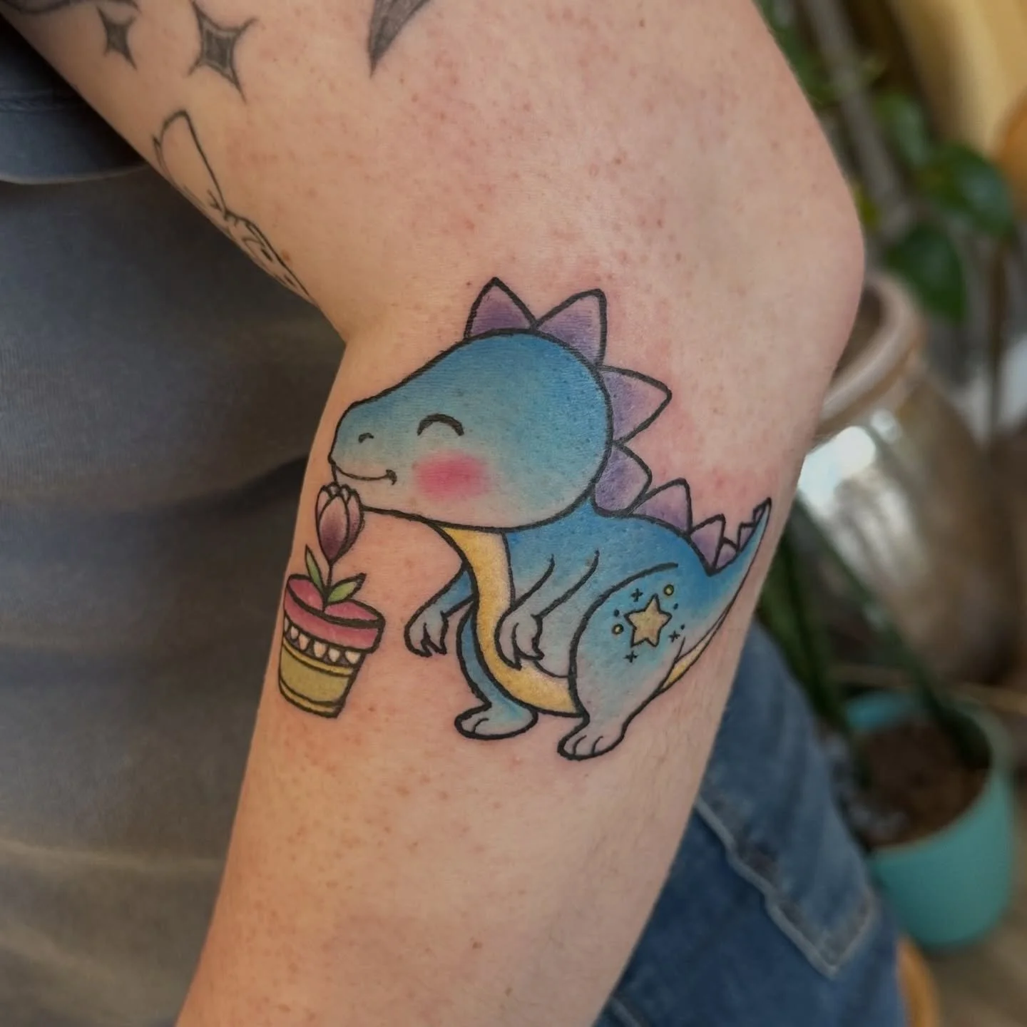 New little Rexy friend from my Sunny Days Dino&rsquo;s GWYG! 🌷🦖

🩵 @luckygoosetattoo 🩵
🍑 #kennesawga