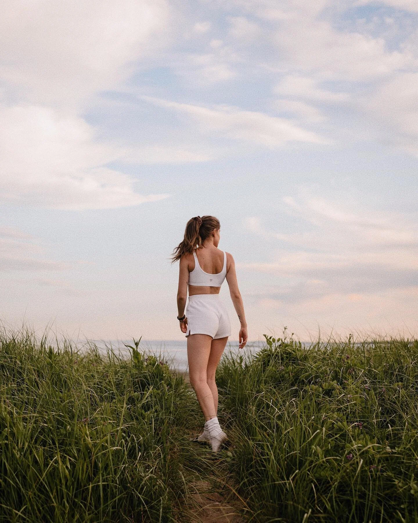 // home is where the ocean is 🌊

&bull;
&bull;
&bull;
&bull;
&bull;

#imagesofcanada #advancedselfie #dirtybootsandmessyhair #velvetdynasty #exploretheoutdoors #thestoked #minimalstreetstyle #becauseofvogue #thenoisetier #rediscovernovascotia #seasi