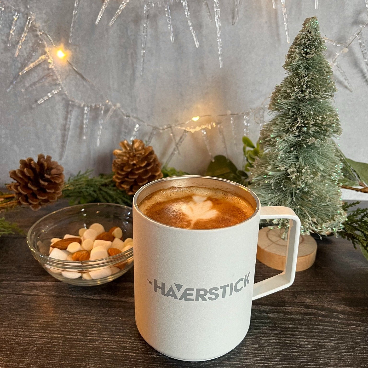 The Winter Wonderland was so popular last year that we brought it back as this season's #HavGivesBack drink!

This latte blends creamy white mocha with warm toasted marshmallow and a hint of sweet almond for a unique take on the flavors of Christmas.