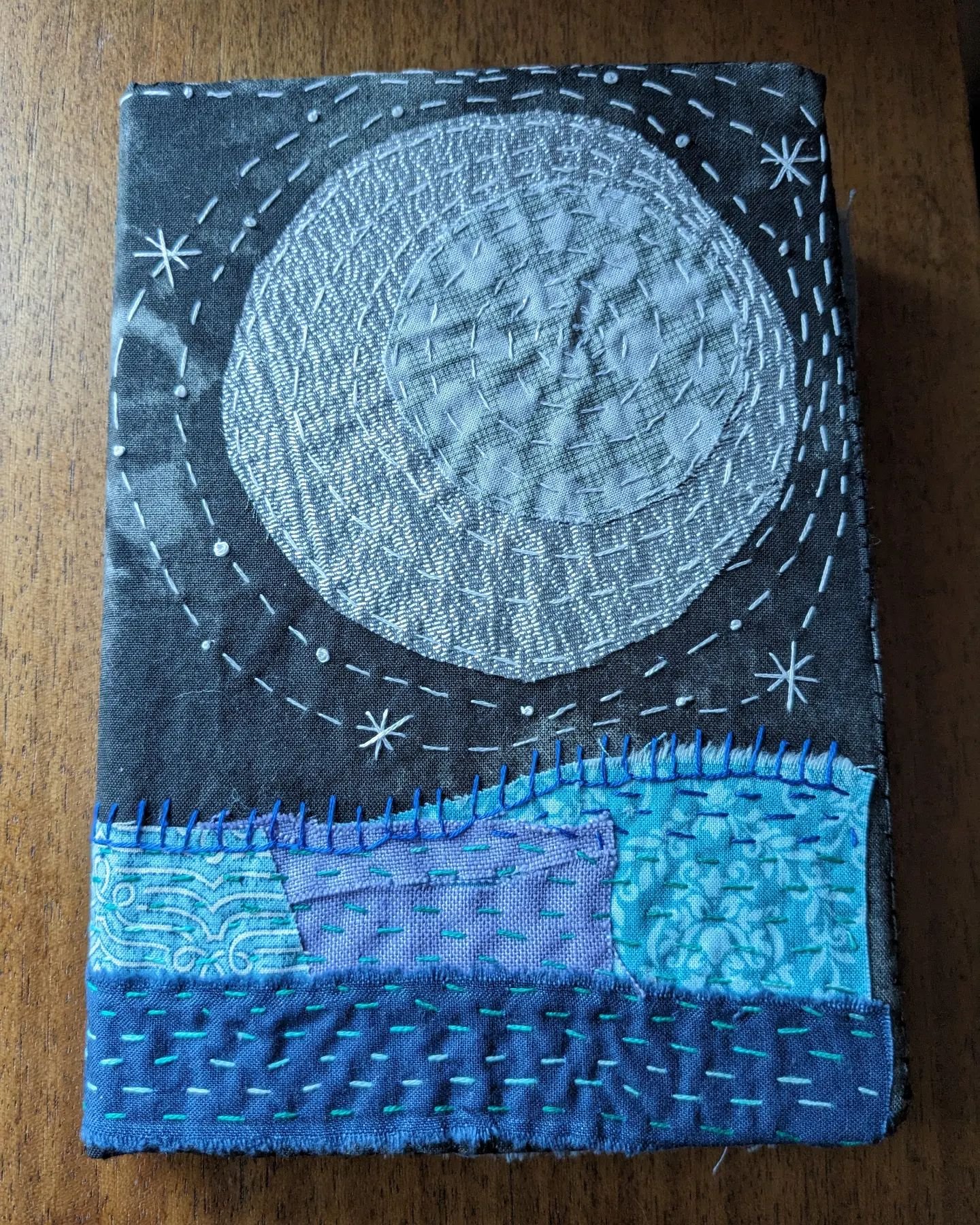 New stitch journal ready to go!
.
.
.
#slowstitch #slowstitching #stitchjournal #needlework #fiberart #embroidery