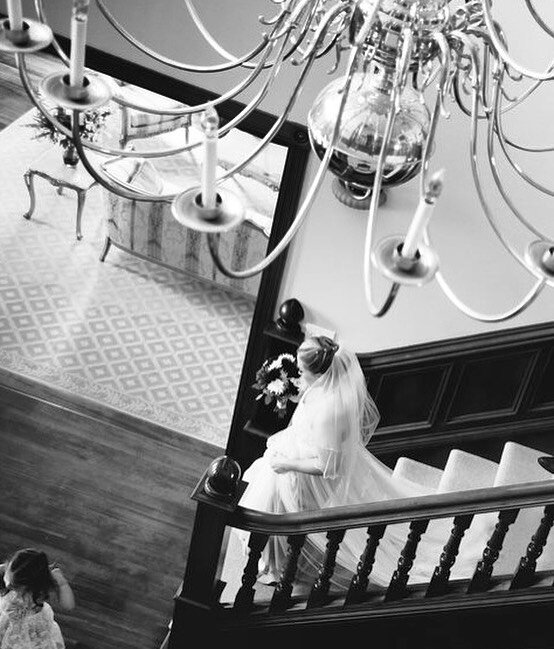 Shhh, here comes...the Bride. 👰&zwj;♀️ 

.
.
.

#springhillestate #thebride #springhillweddings #caliweddings #countryside #weddingphotography #weddingdestination #weddingvenues #barnyardwedding #outdoorwedding #weddingdress #whitegown #farmland #we