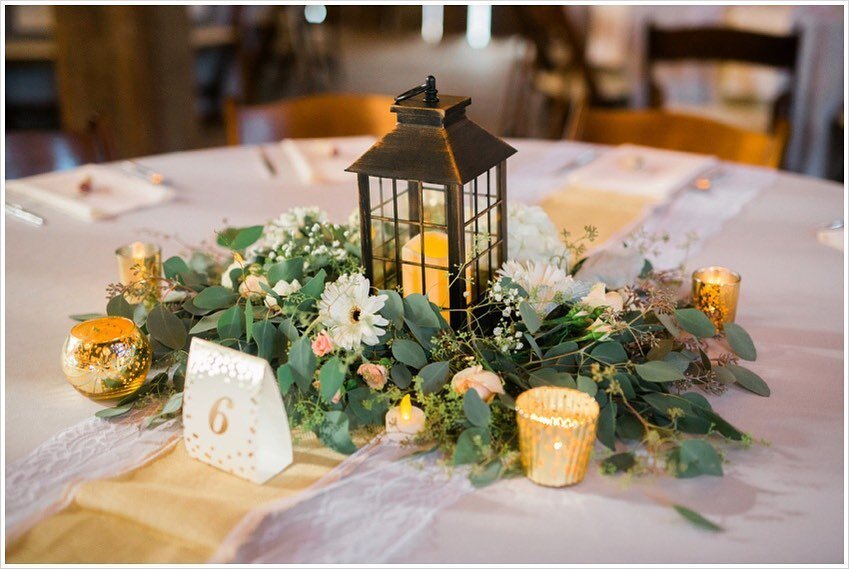 #WeddingWednesday to this beautiful, rustic centerpiece. 🕯 
.
.
.
.
#springhillweddings #weddingreception #caliweddings #centerpiece #weddingphotography #weddingdestination #weddingvenues #barnyardwedding #outdoorwedding #weddingdecor #beauty #count