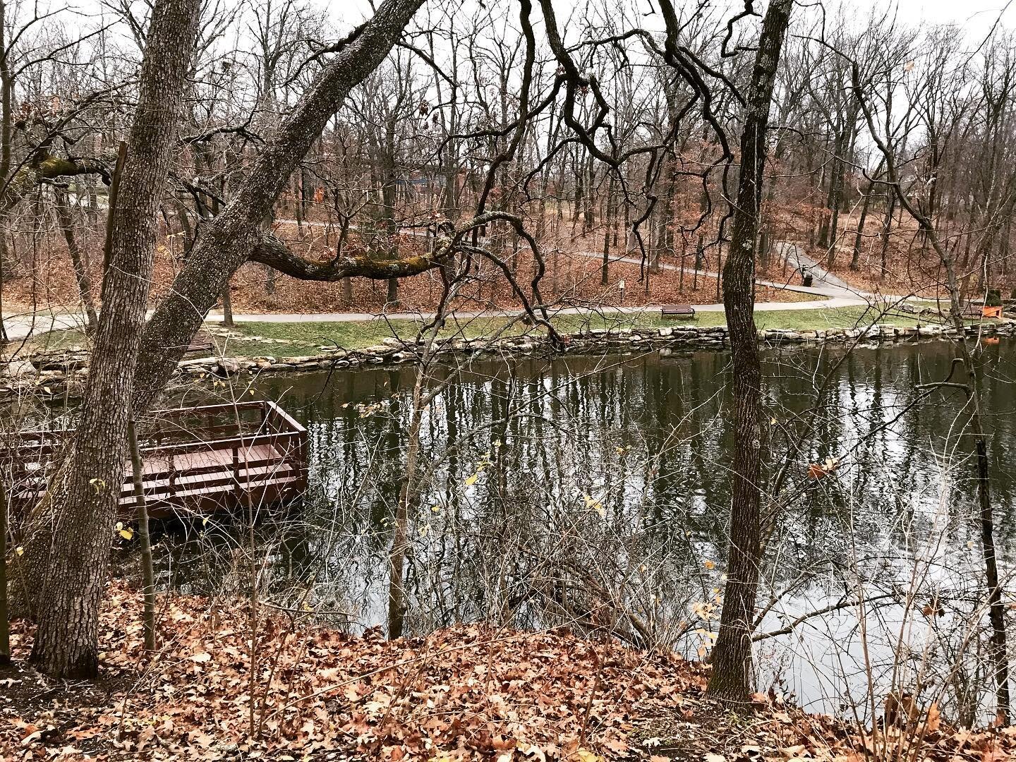 Look at this cute little municipal park right along my gift delivery route today. Perfect spot for a chilly hilly afternoon walk. Hint: keep 🧤🧢👟 in the car for pop-up winter fitness.

#walk #fitness #outdoor #stl #stlouis #sunsethillsmo #activeagi