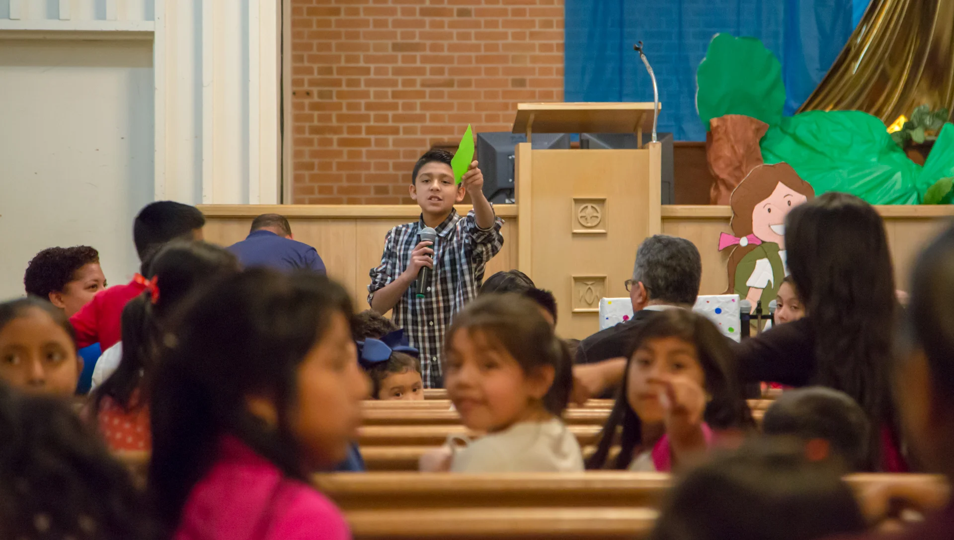 Eliel Lopez engages with the young crowd during the giveaway portion of the night.