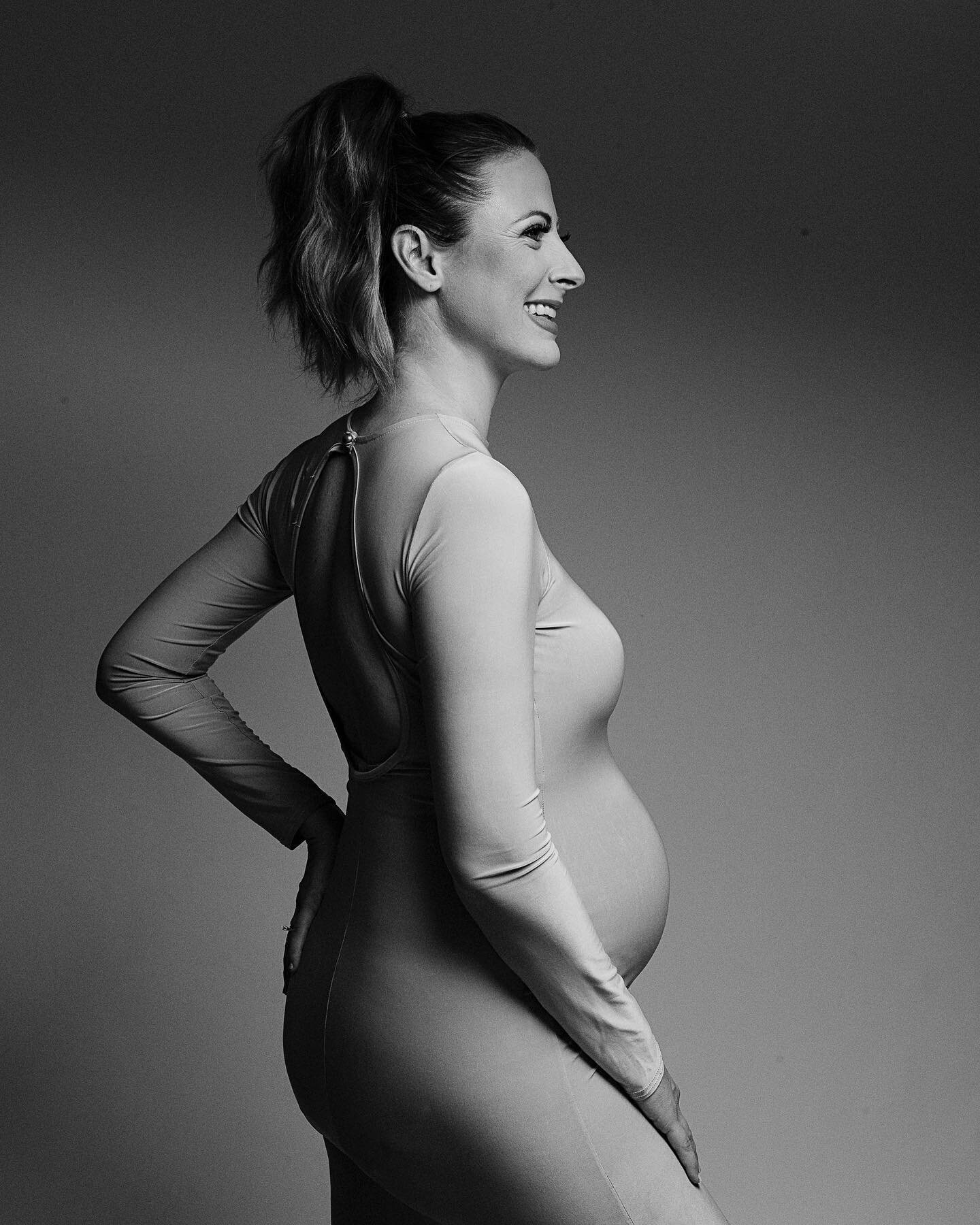 It won&rsquo;t be like this for long 🤰
MUA @sarahblackmua