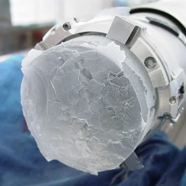 OCCR-Eisbohrkern_2006-614x614.jpg