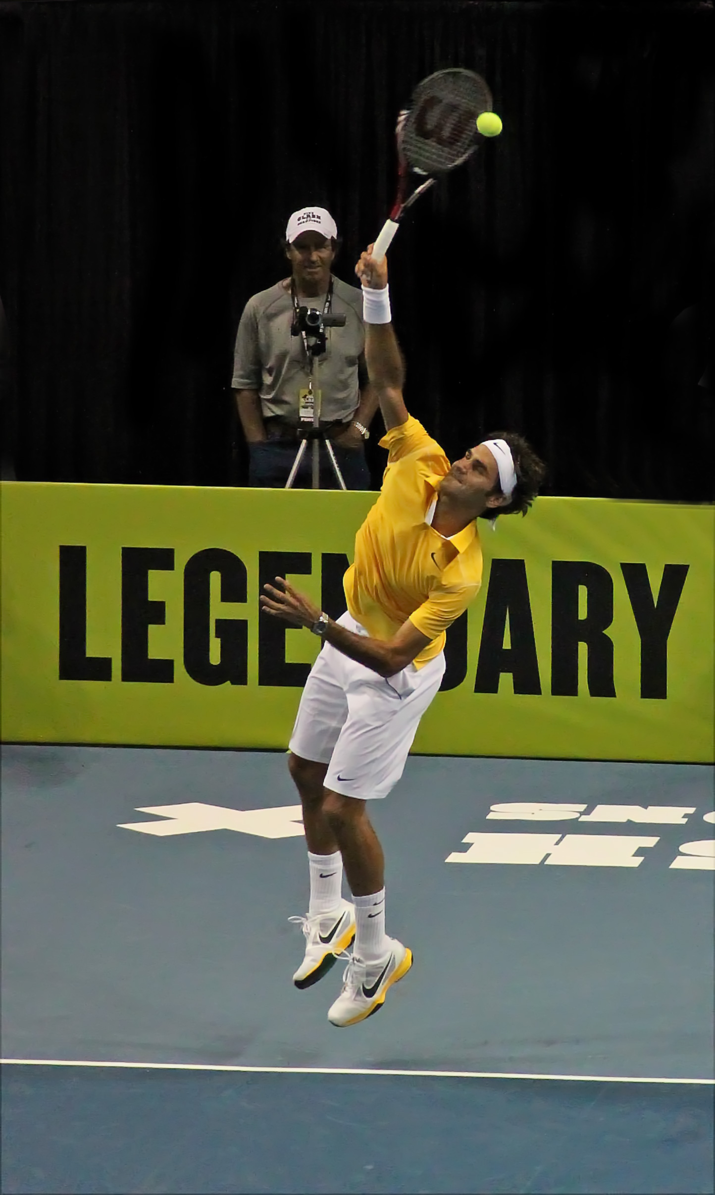federer-leaps.jpg