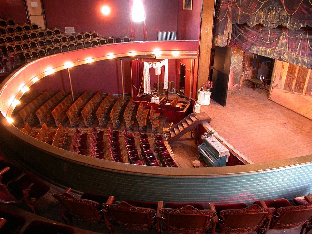Oscar Wilde , Harry Houdini , John Philip Sousa , and Buffalo Bill were among the famous entertainers and speakers who performed at the Tabor Opera House.