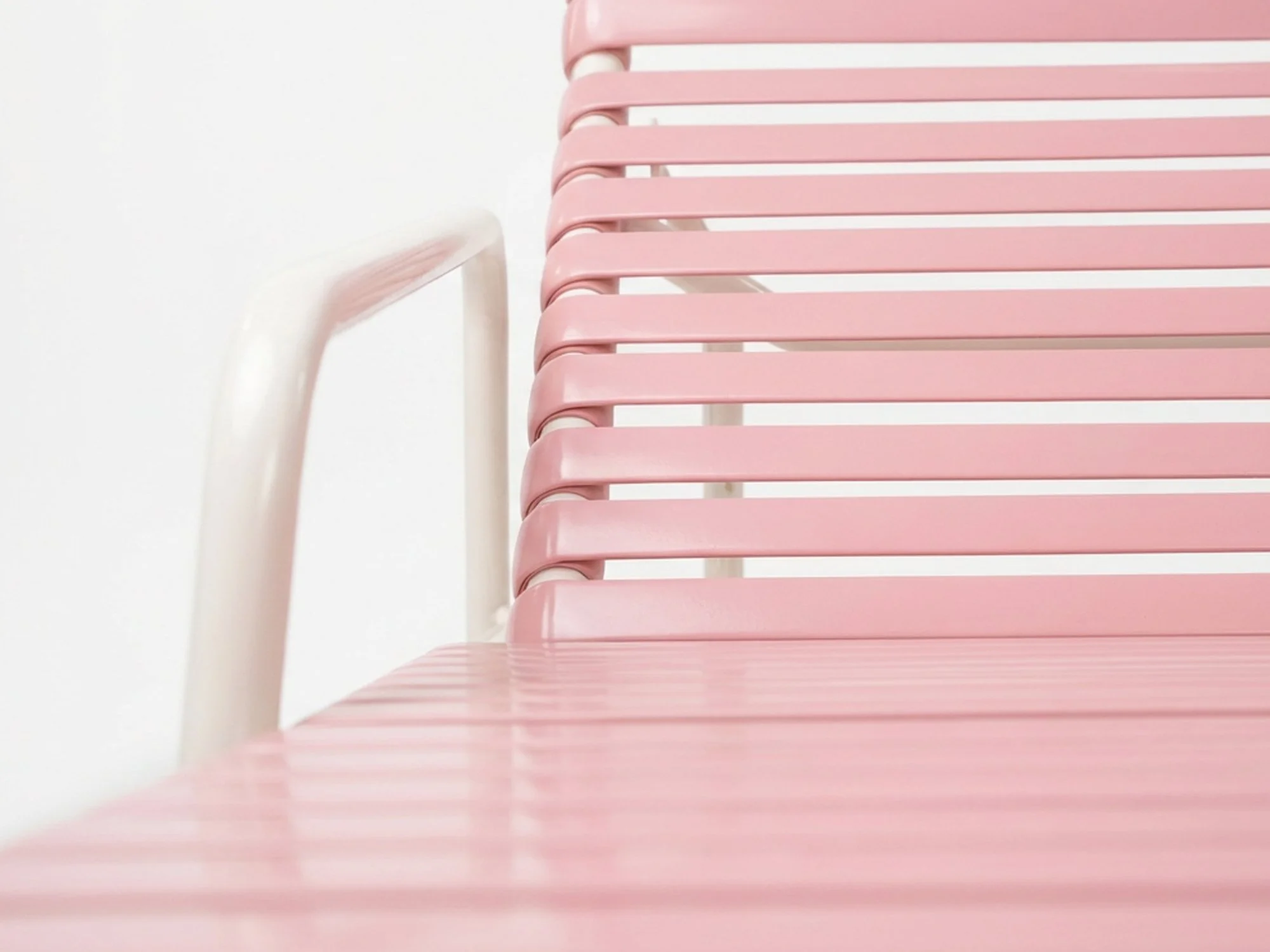 Pink-Lounger-02.jpg