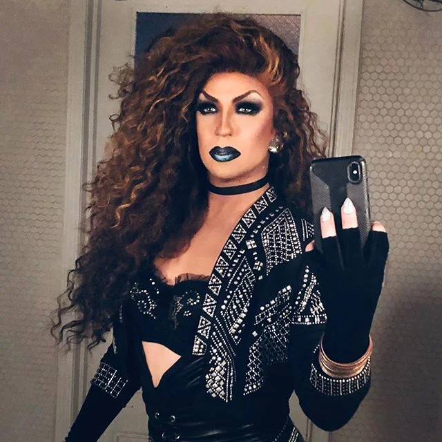 Catch a 🐠, twirlin at the Ritz! SHOWDOWN Wednesdays 2NITE 11pm-3am Pop-Ups w/ @itskimmimoore @_nickgaga_ &amp; @androgynyc 
@djeugene_edo on 🎧 all night! 
#humpday #wednesday #drag #showdown #showtime #shows #nyc #newyorkdrag #newyorknightlife #gay