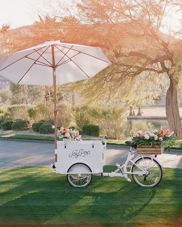 Summer weddings can be made sweeter with @thejoypopco cart to welcome your guests to the ceremony! We love this company and their pops! And this view! ⁣
⁣
⁣
#ceremony #instawed #instawedding #redrockcountryclubweddings #summerwedding #countryclubwedd