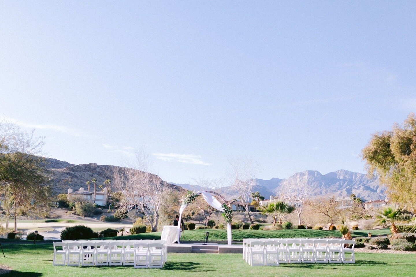 Our wedding lawn will accommodate 300 people with views of the Red Rock Mountains as your background. Modern, simple, or a little over the top...there's never a wrong answer and we LOVE hearing about your wedding dreams. ⁣
⁣
#weddinginspo #weddingcer