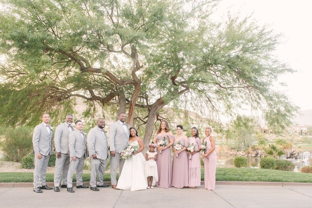 @theemerics captured this wedding party beautifully under the towering desert mesquite tree by our wedding lawn. Grey and blush will never go out of style.⁣
⁣
⁣
#weddingparty⁣
#weddingideas #weddinggown #bridesmaidstyle #dreamwedding #redrockcountryc