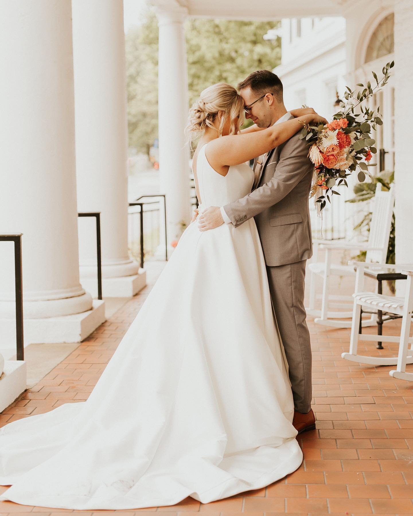 As wedding photographers we say this a lot, but Sara and Sam&rsquo;s wedding day truly was one of my favorites.  I&rsquo;m behind on sharing so many recent weddings and I can&rsquo;t wait to share what I&rsquo;ve been up to. There is so much I could 