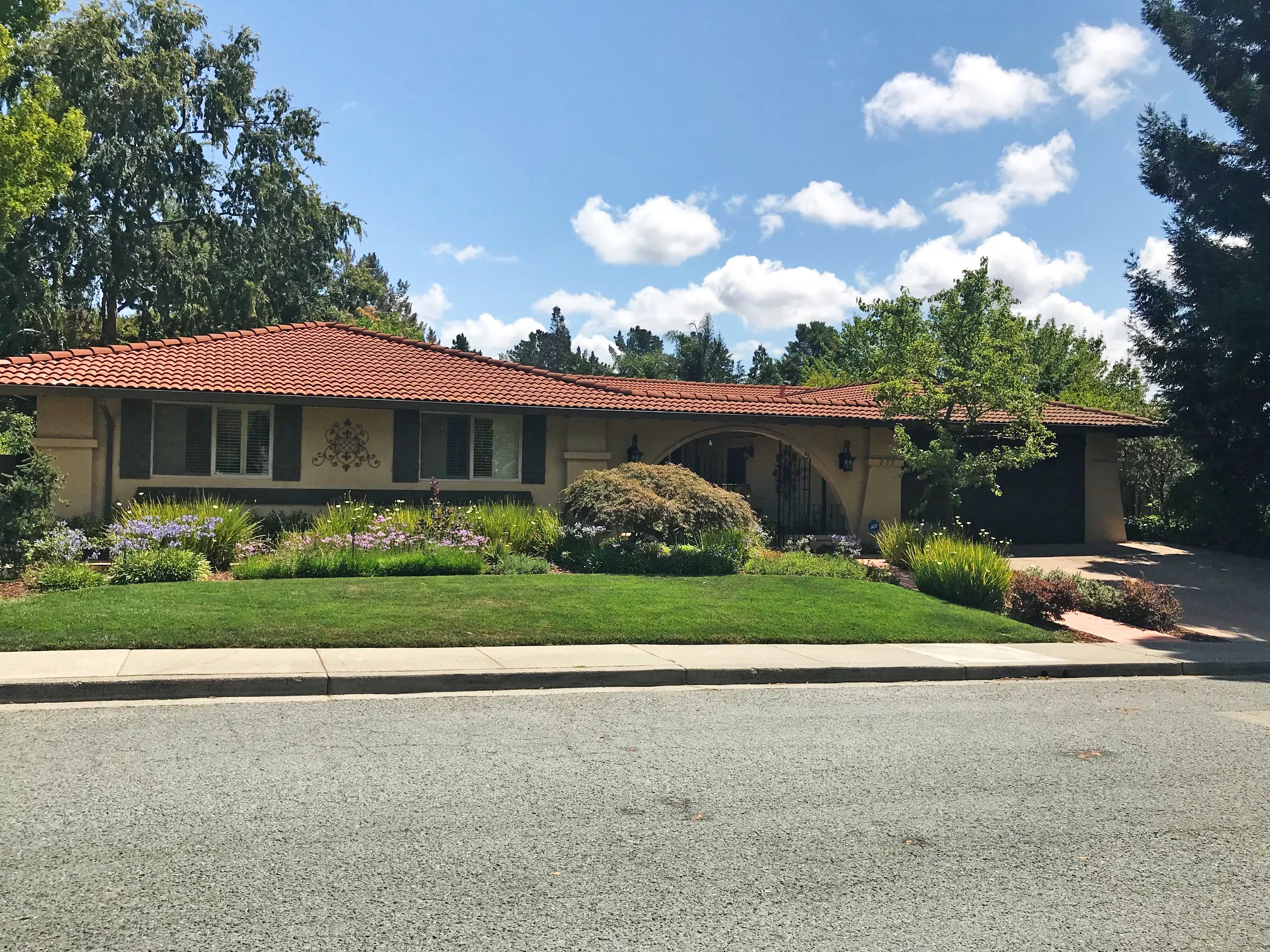 235 paseo del rio.jpg