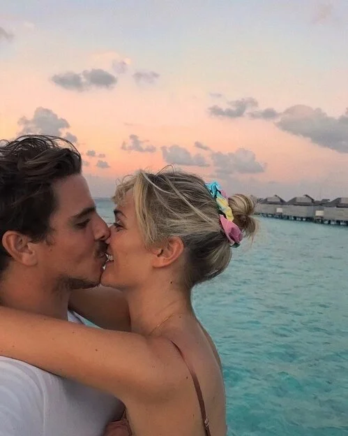 ARE YOU A ROMANTIC OR REALIST?