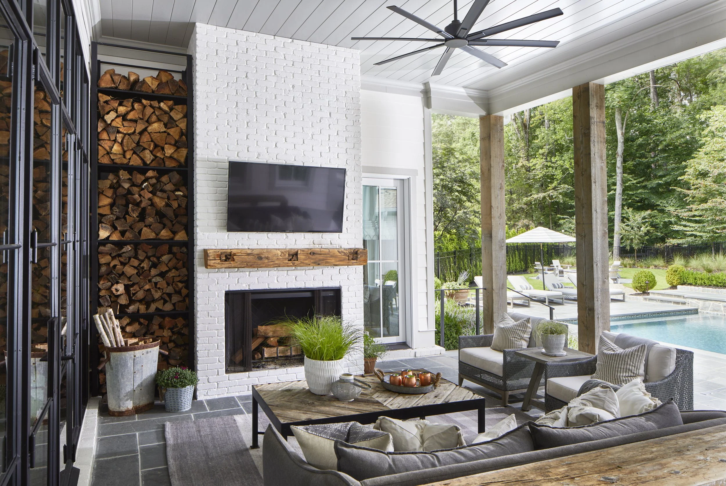 Lisa_Gabrielson_ExteriorSittingRoom.jpg