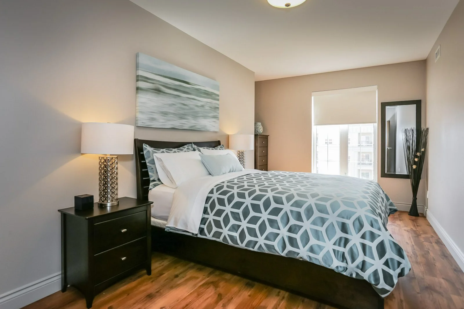 411 bedroom.jpg