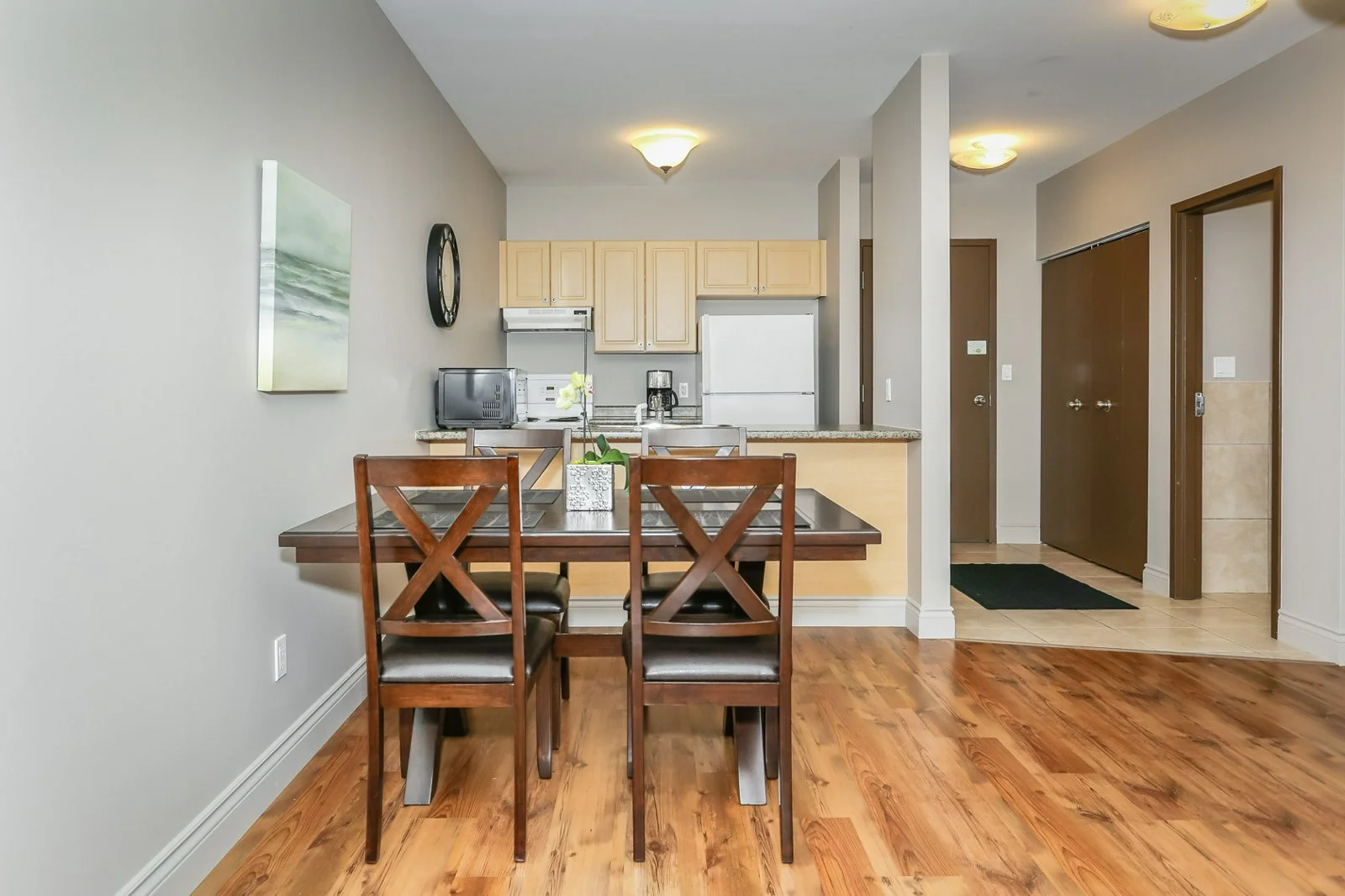 411 kitchen.jpg