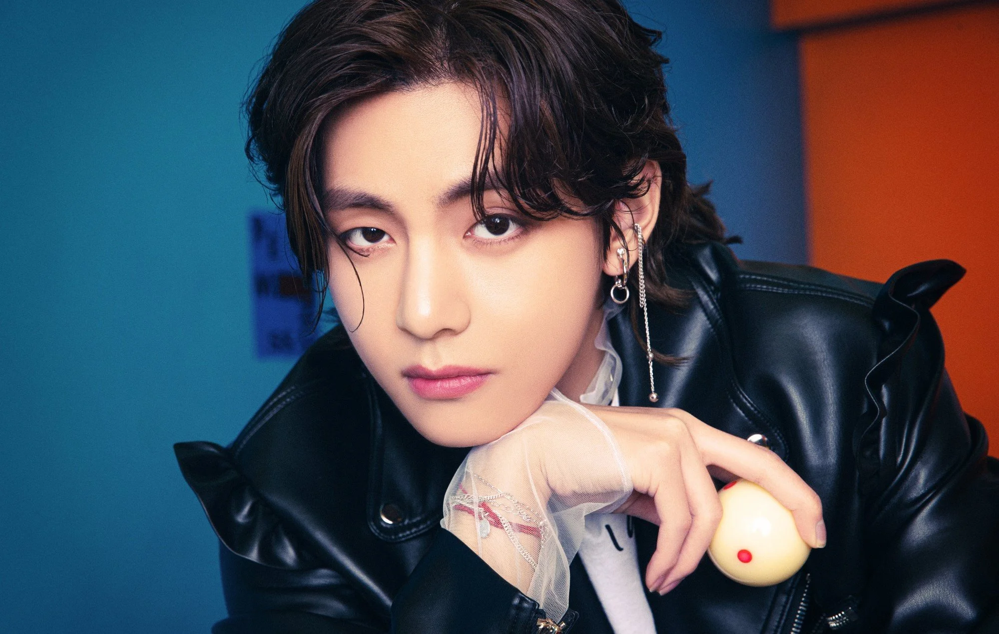 bts-v-taehyung-popular-hybe-071321.jpg