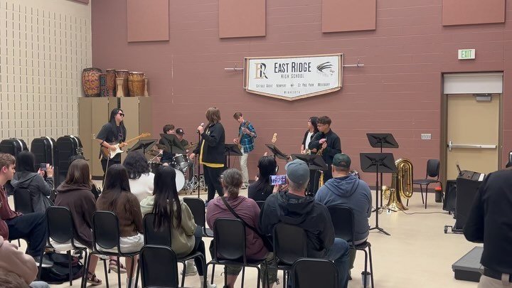 Rolling into the weekend with live music by senior guitarist, Kris Li, who is finishing an independent study in contemporary rock band studies. He has put together a phenomenal group of student musicians to play with him!
#band #livemusic