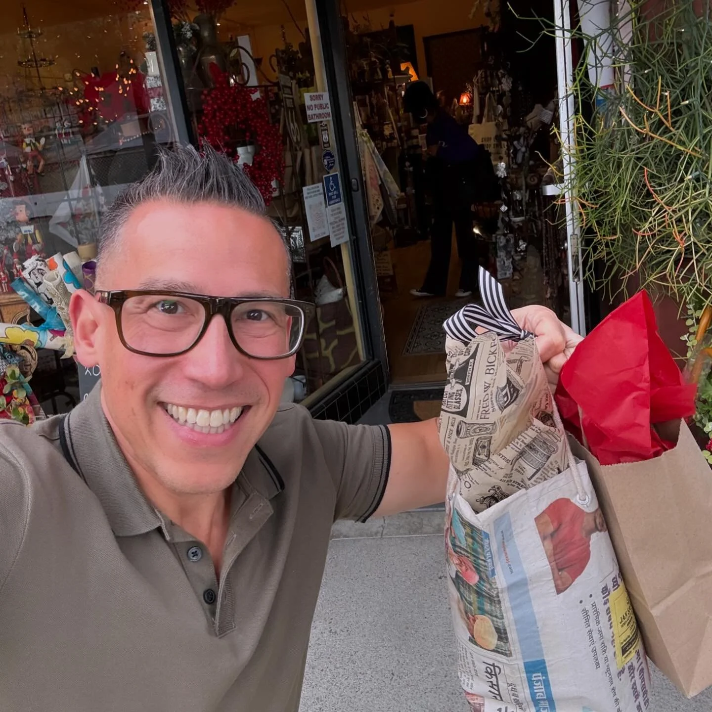 Happy #SmallBusinessSaturday 🎁 As a small business owner myself, I&rsquo;m proud to shop small this holiday season to support the backbone of our economic engine! Proud to be a certified LGBTE enterprise! #ShopSmall