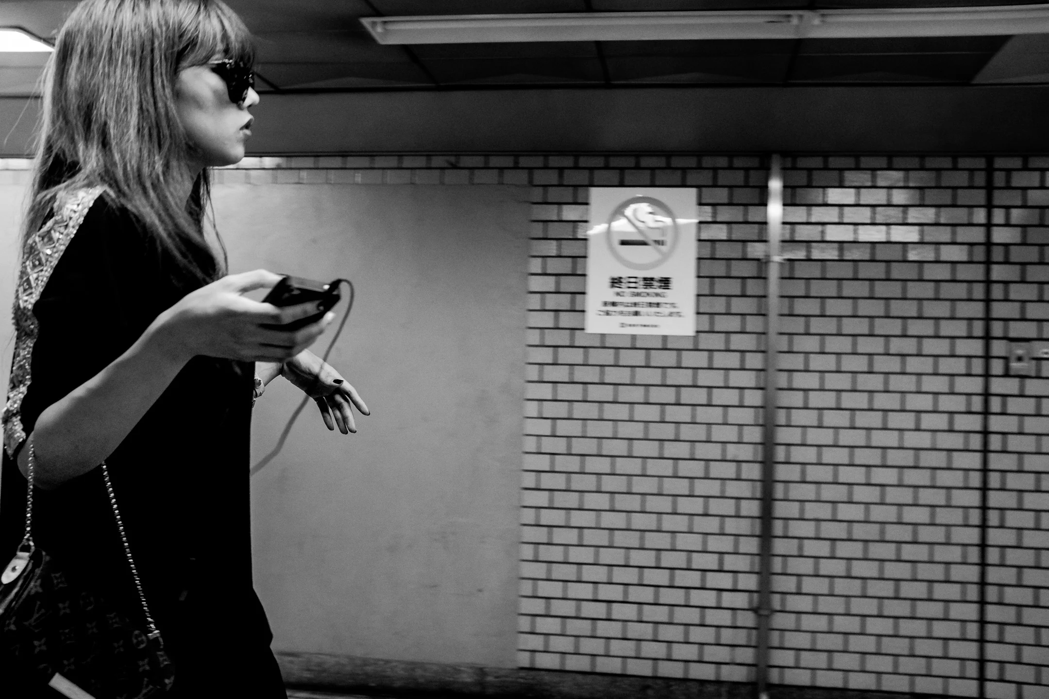 Fujifilm X100S - 1/125 - f/4 - iso2500 The work ethic of the Japanese people is famous and it's impressive how the collective goes before the individual when it comes to their professional lives. But when work is over, the Japanese love to show their individuality.