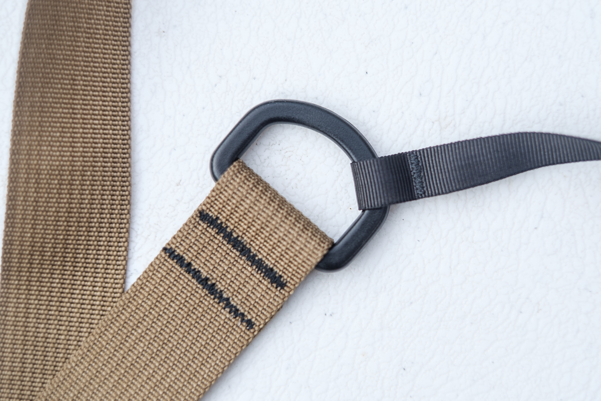 Only time will tell if this strap is durable enough to deal with every day (ab)use but everything from the stitches to the individual components feels sturdy, yet surprisingly light. The combination of a wider strap with small straps on the D-rings makes the camera easy to maneuver.