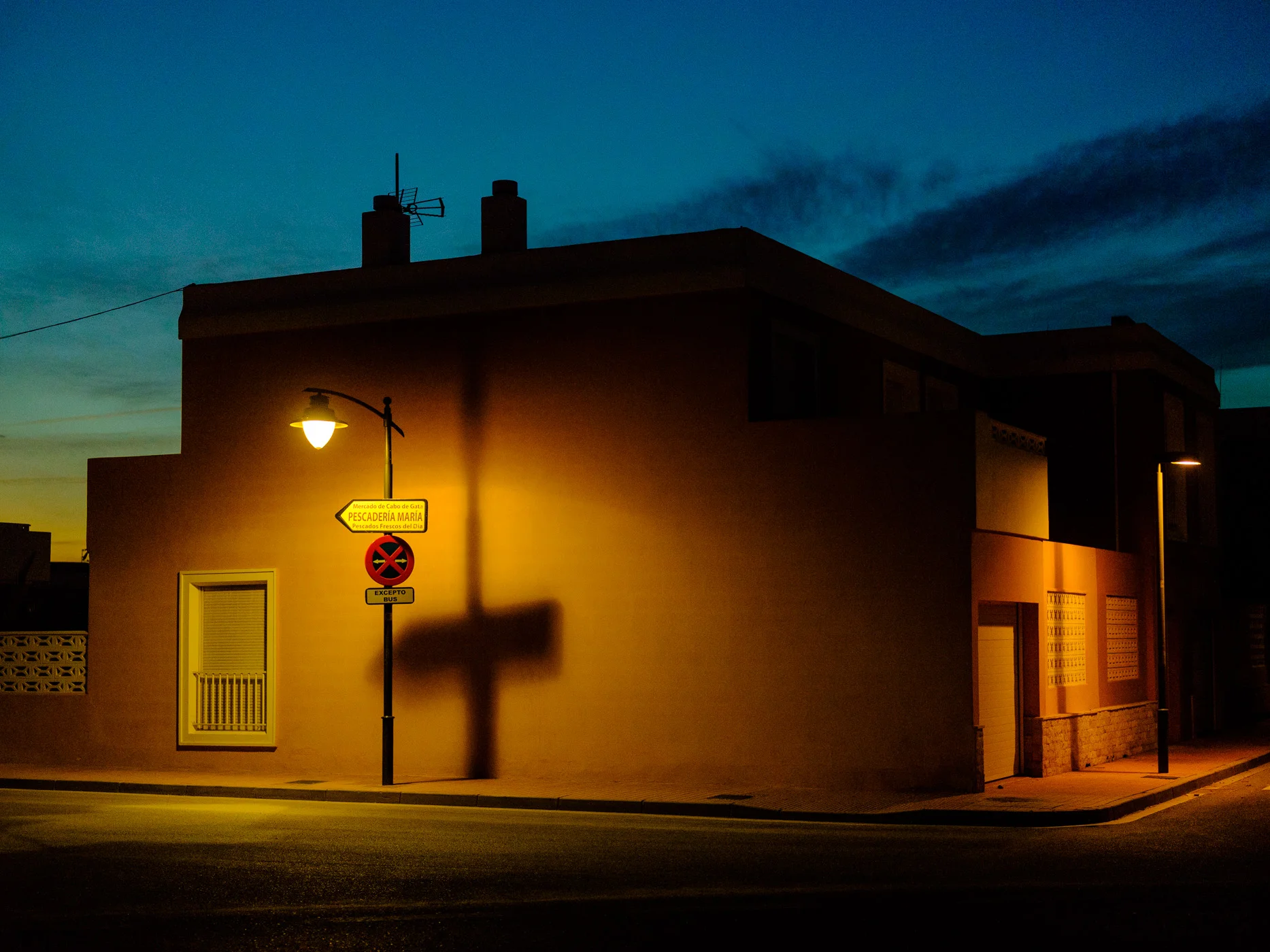 Fujifilm GFX50S with the GF63mm f/2.8 - iso 4000 - 1/200 - f/2.8 On the way back to our airBNB I spotted this scene. In the spirit of this trip, I should have shot this from the tripod at a low ISO setting. To be honest, at this point we were both exhausted and badly needed sleep. So I didn't bother setting up the tripod, I just jumped out of the car and grabbed a couple of shots. The GFX deals pretty well with high ISO pictures anyway. 
