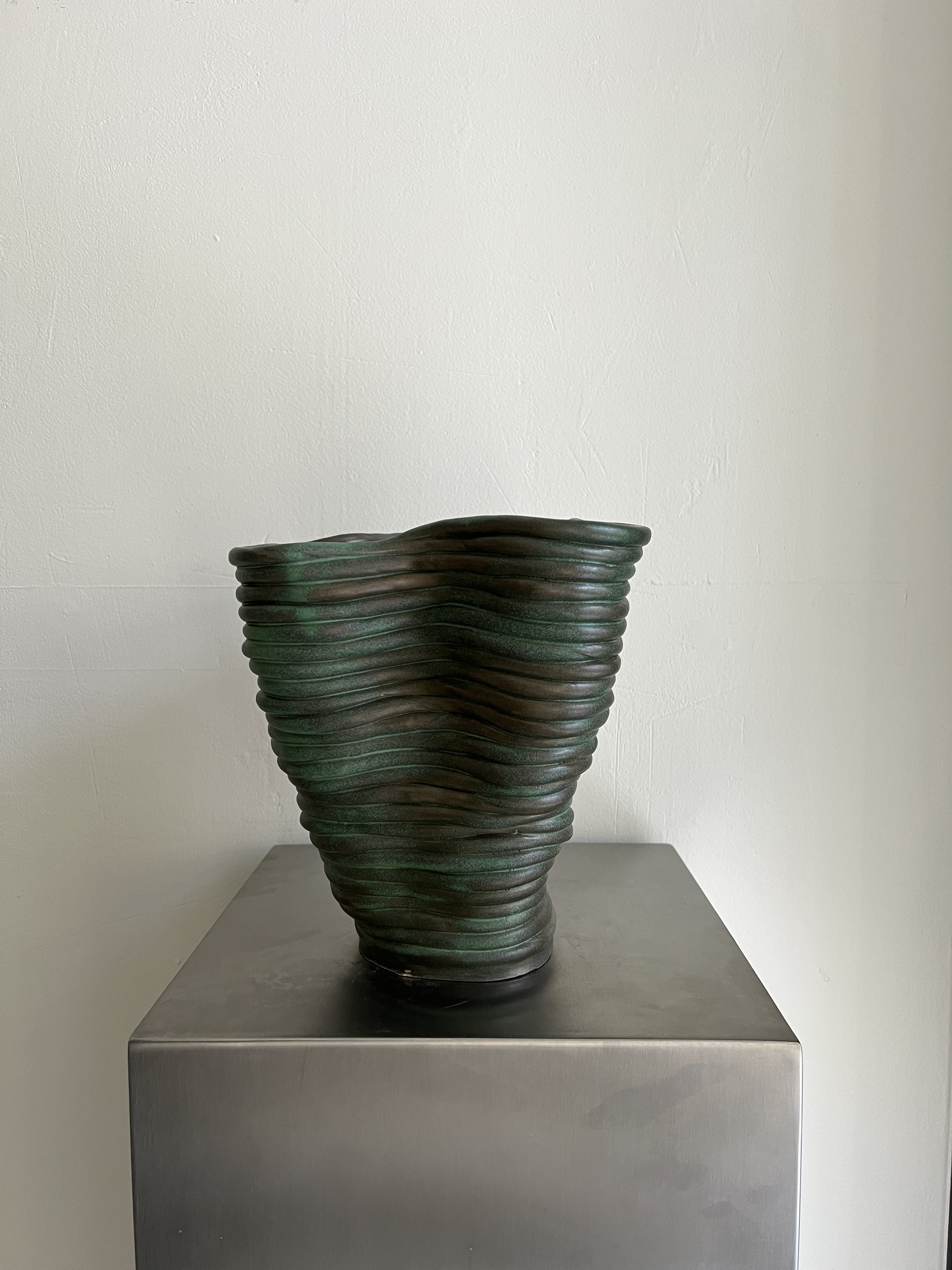 WOBBLY VASE ANTIQUE GREEN